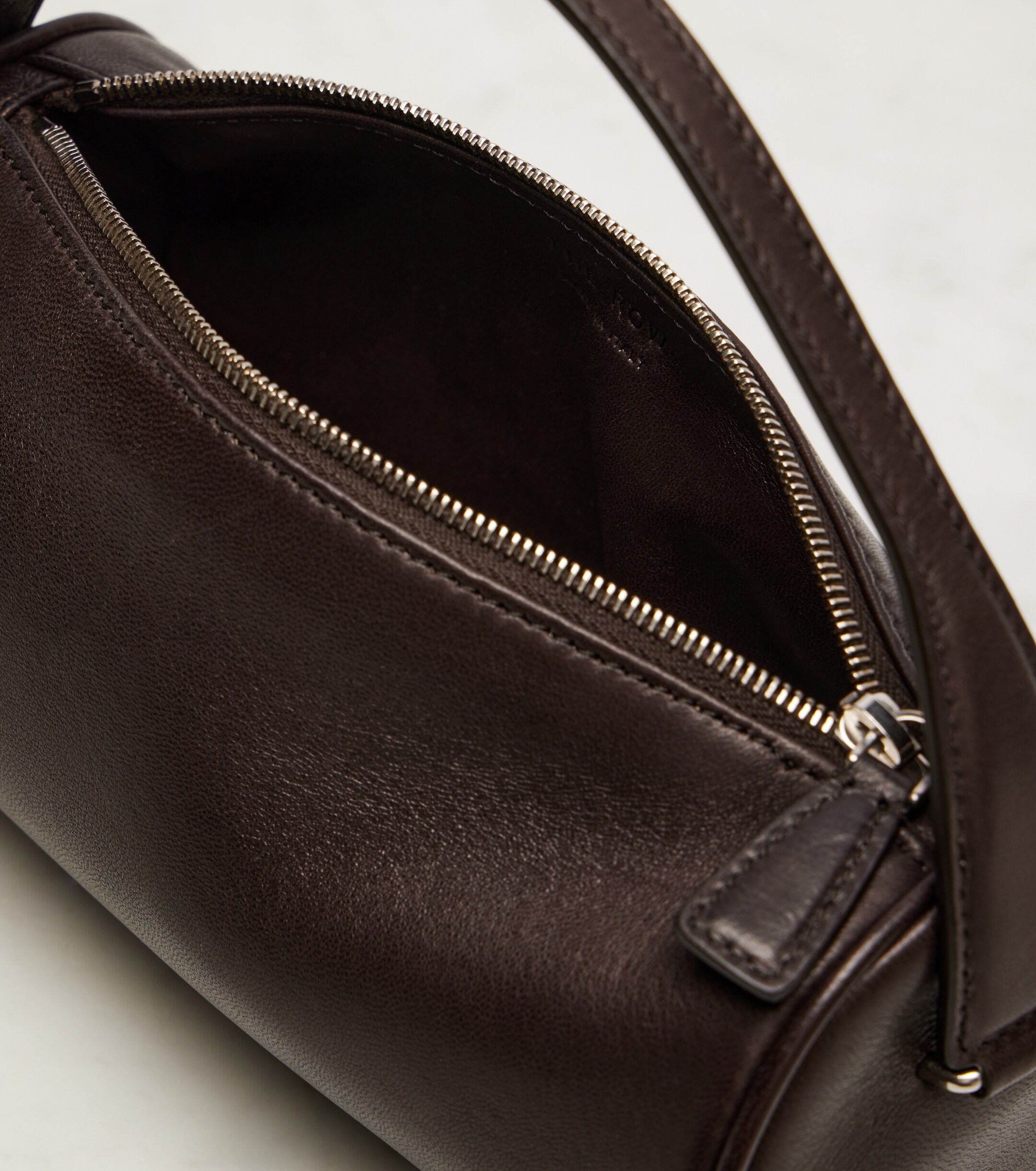The Row Round '90s leather tote bag