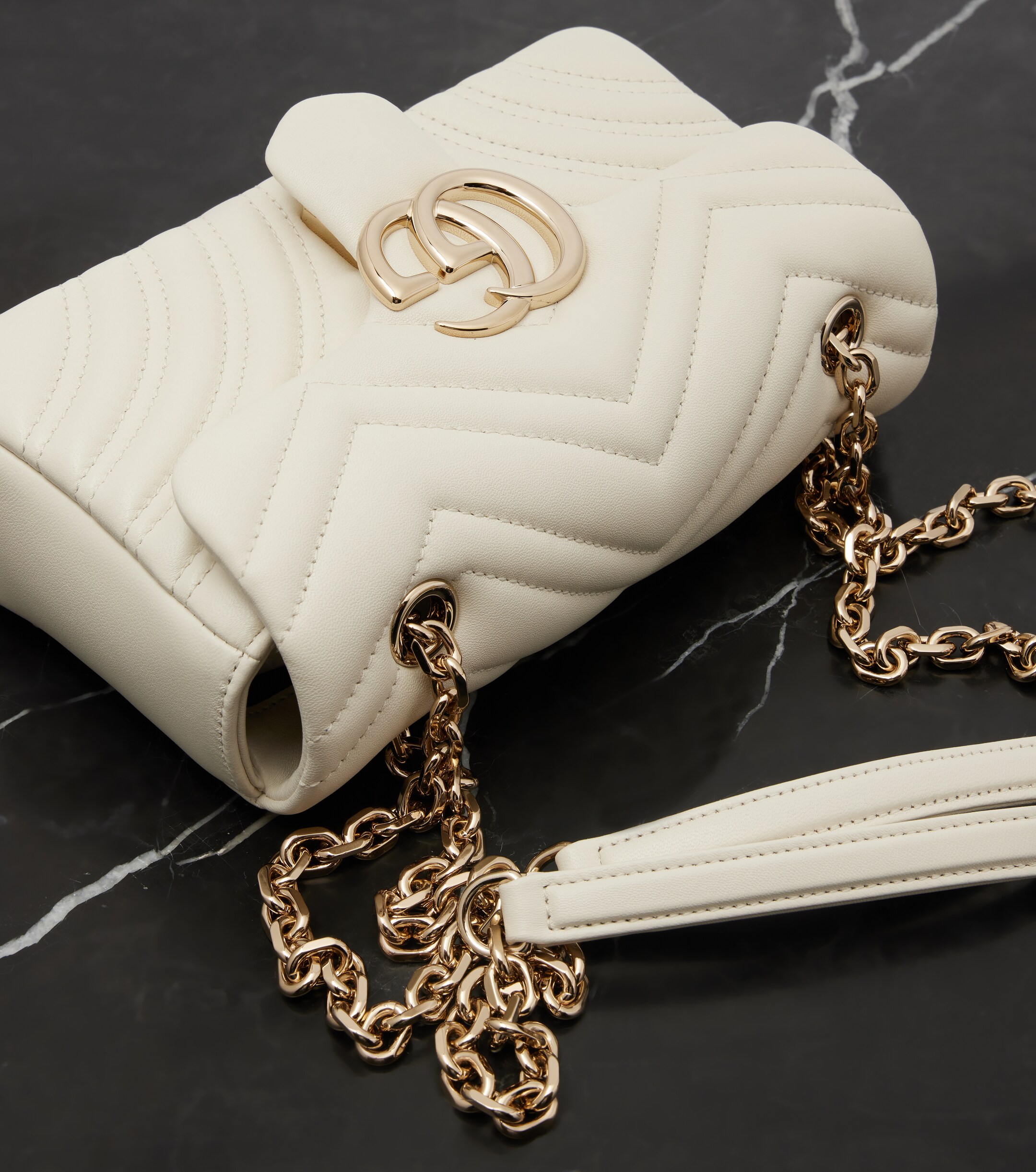 Gucci Gucci GG Marmont Small leather shoulder bag