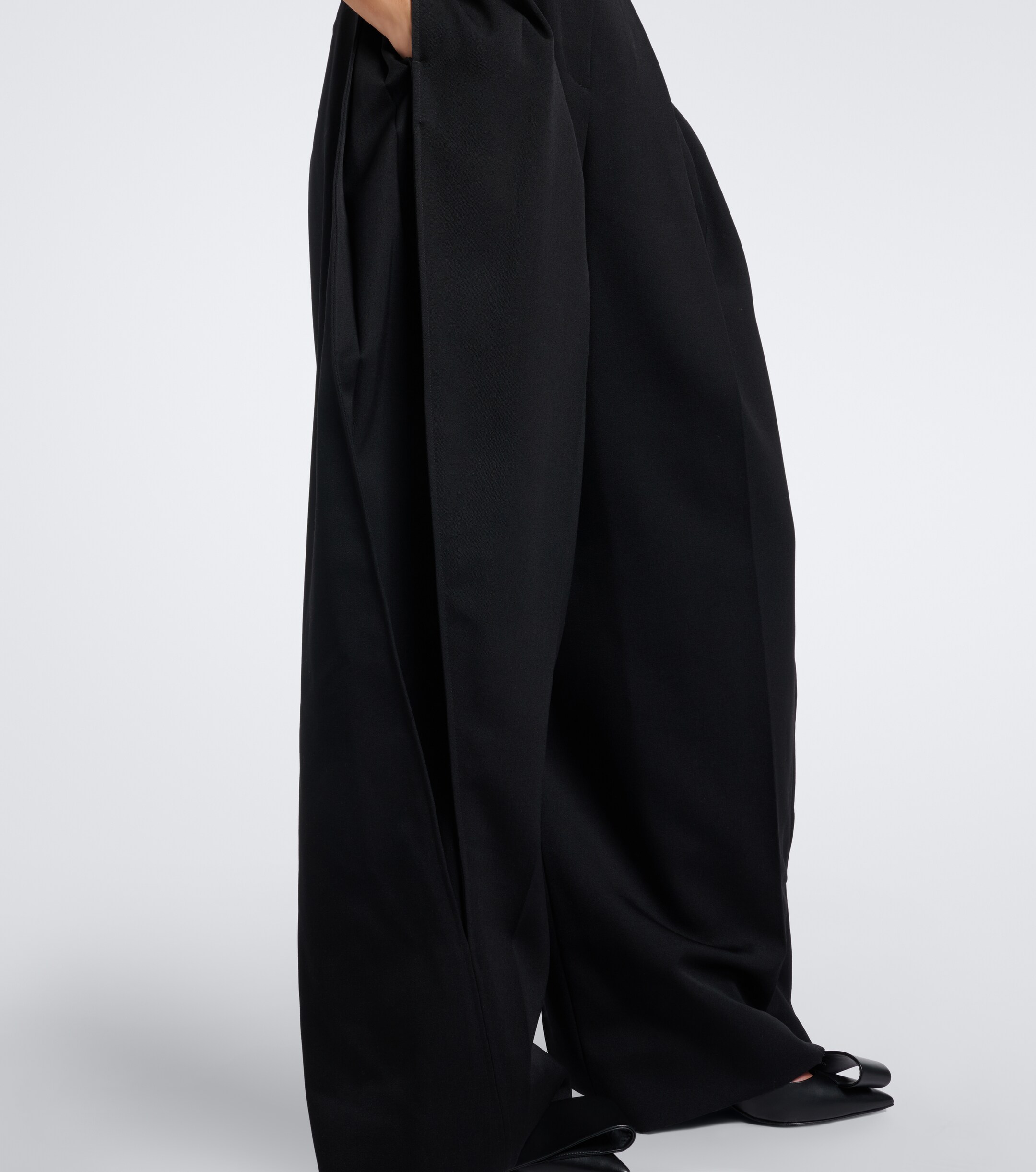 Givenchy Givenchy Wool grain de poudre barrel-leg pants