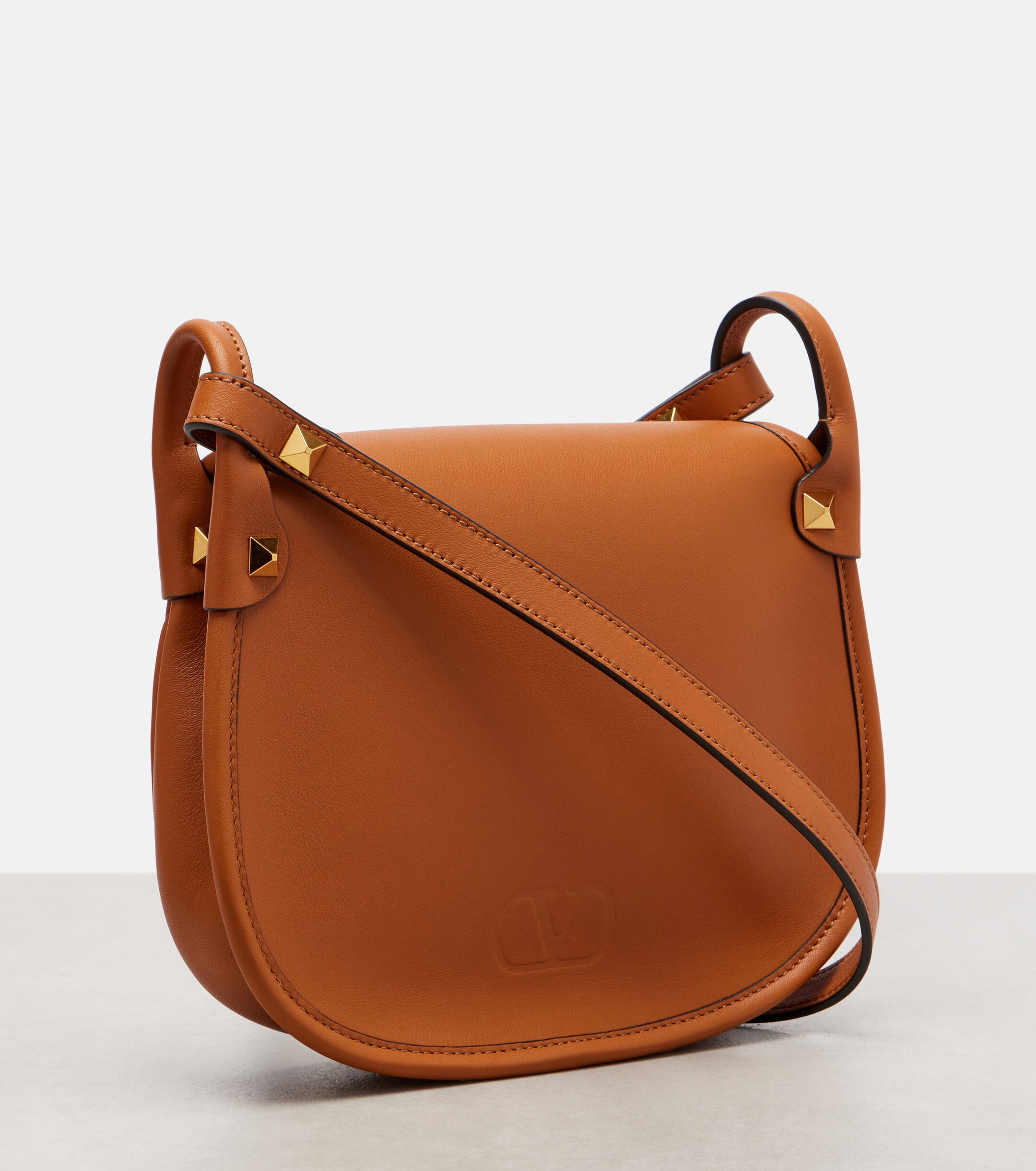 Valentino Garavani Flaneuse Rockstud Medium leather crossbody bag thumbnail