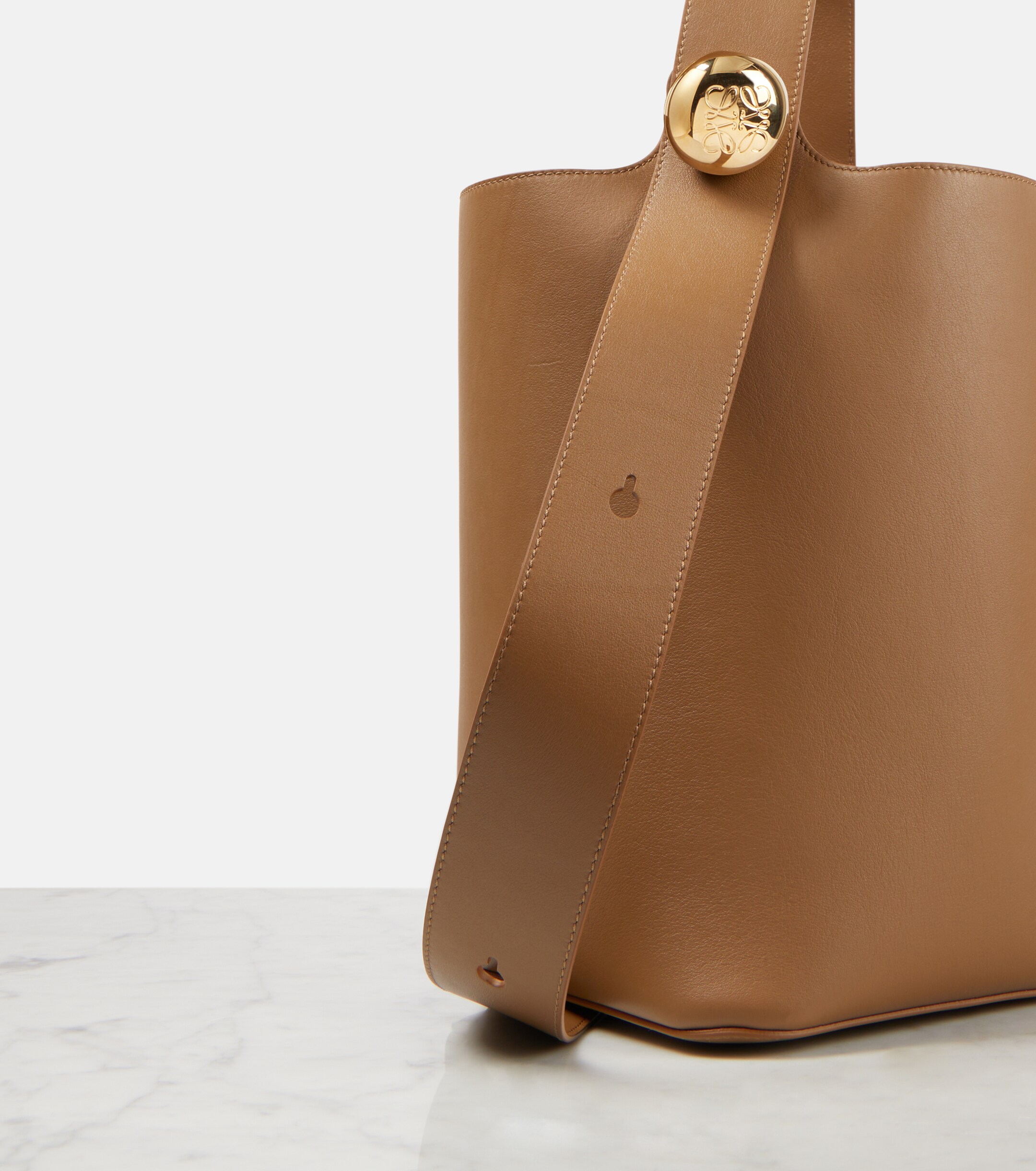 Loewe Pebble Medium leather bucket bag