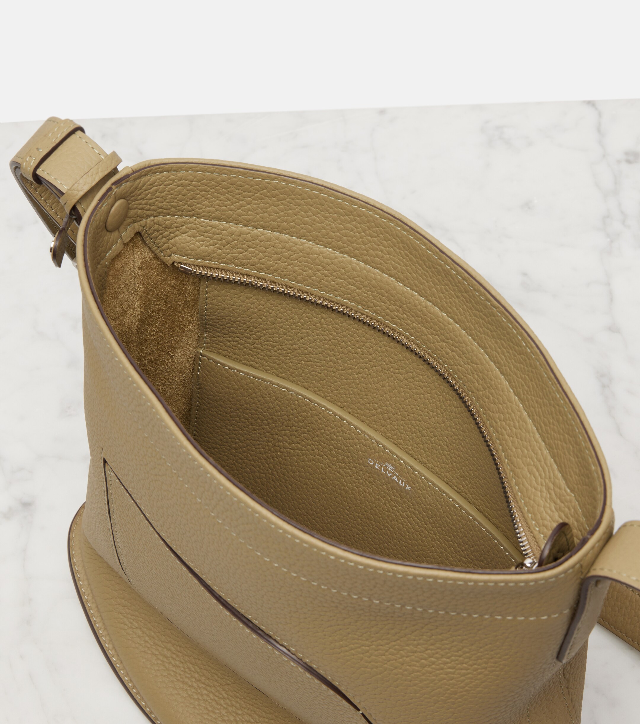 Delvaux Pin Daily Medium leather tote bag thumbnail