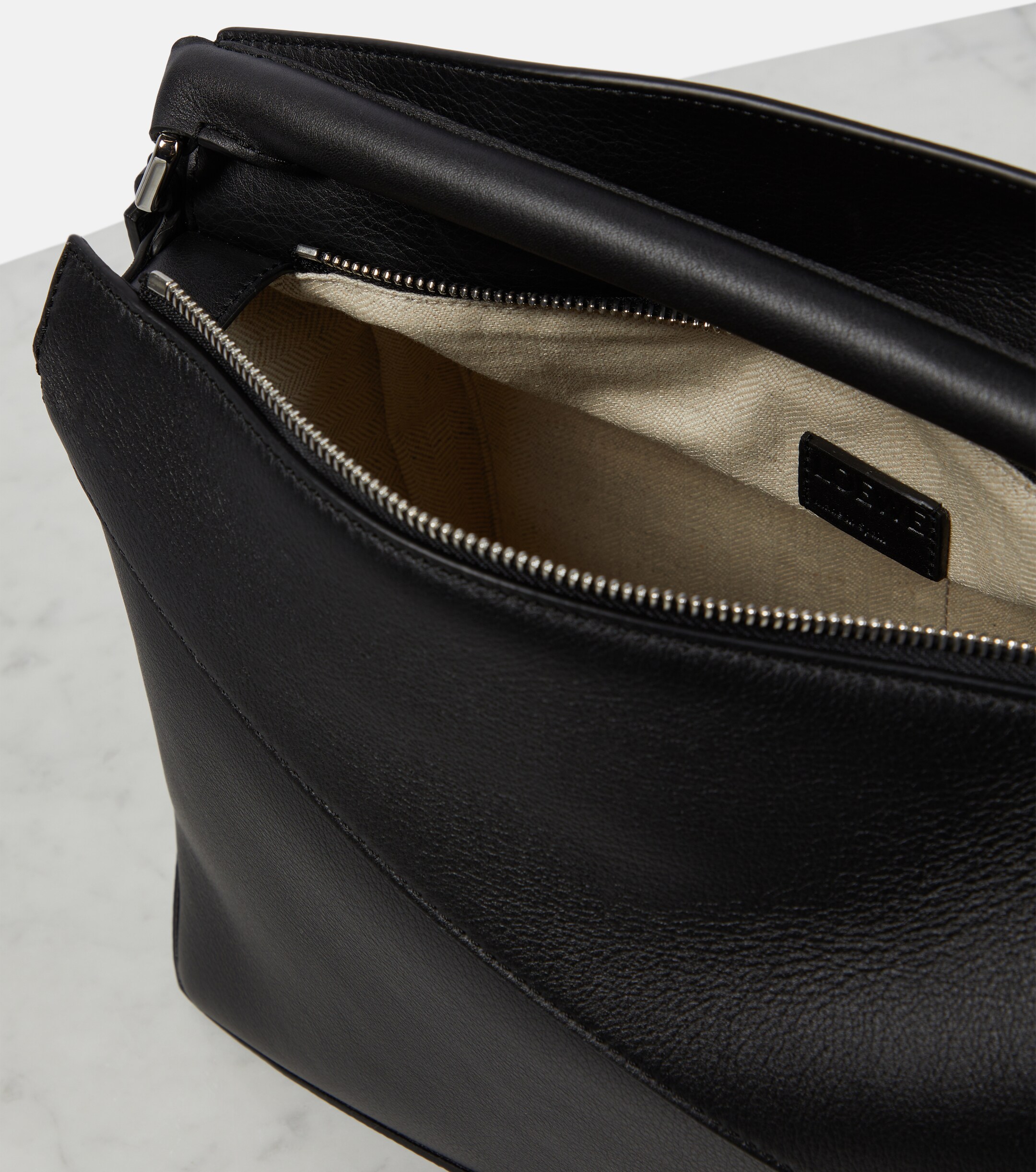 Loewe Loewe Puzzle Edge Medium leather top-handle bag