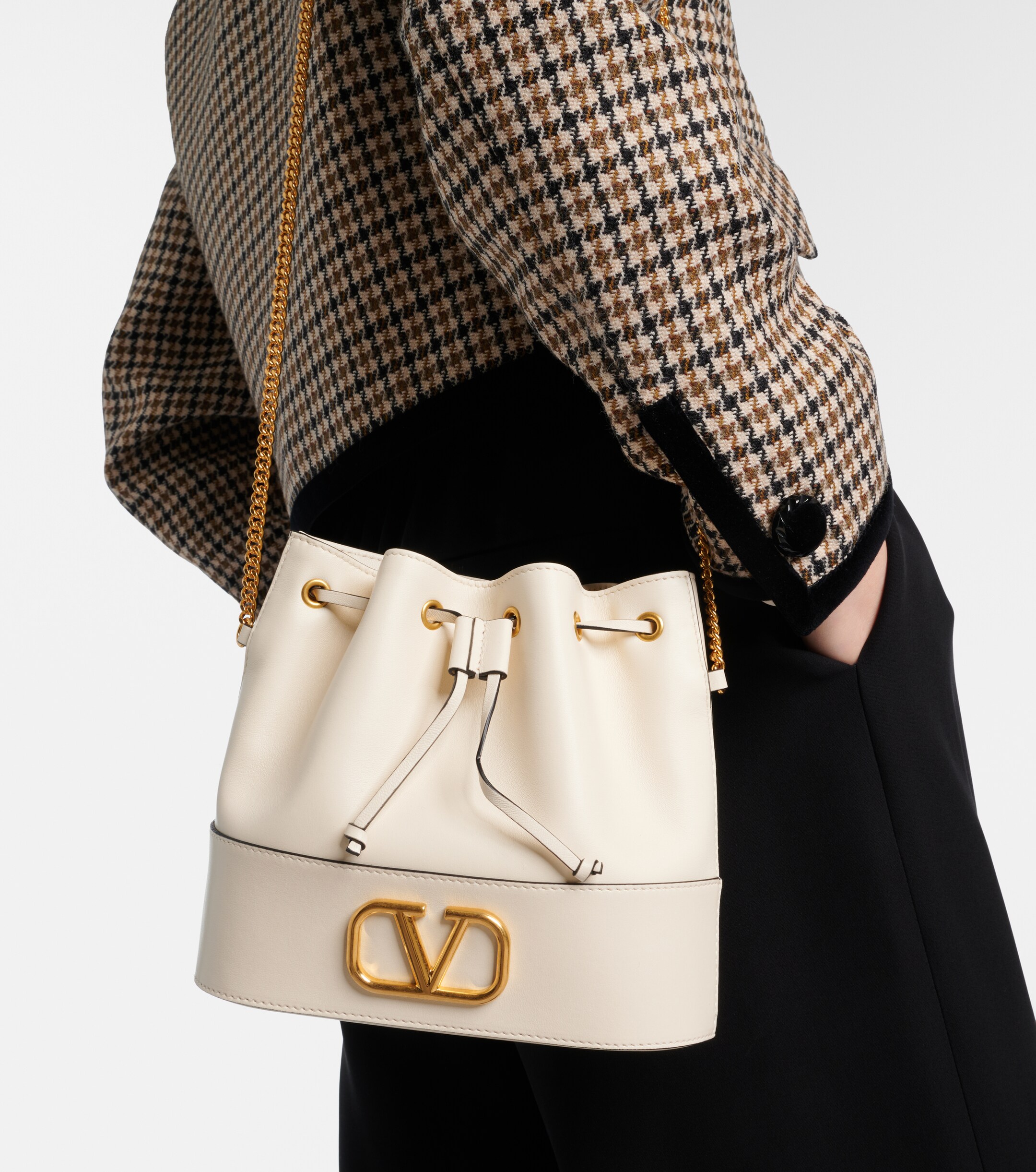 Valentino Garavani VLogo Signature Small leather bucket bag thumbnail