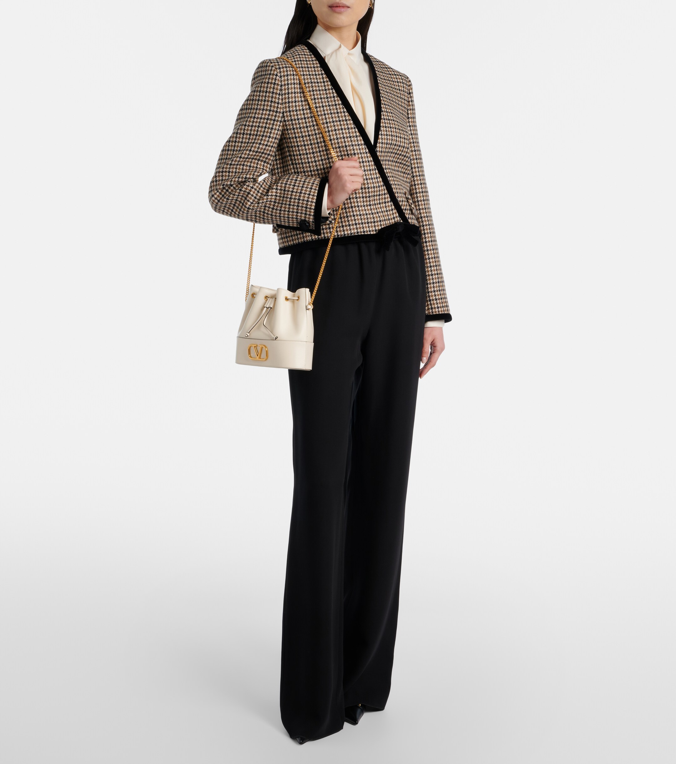 Valentino Garavani VLogo Signature Small leather bucket bag thumbnail