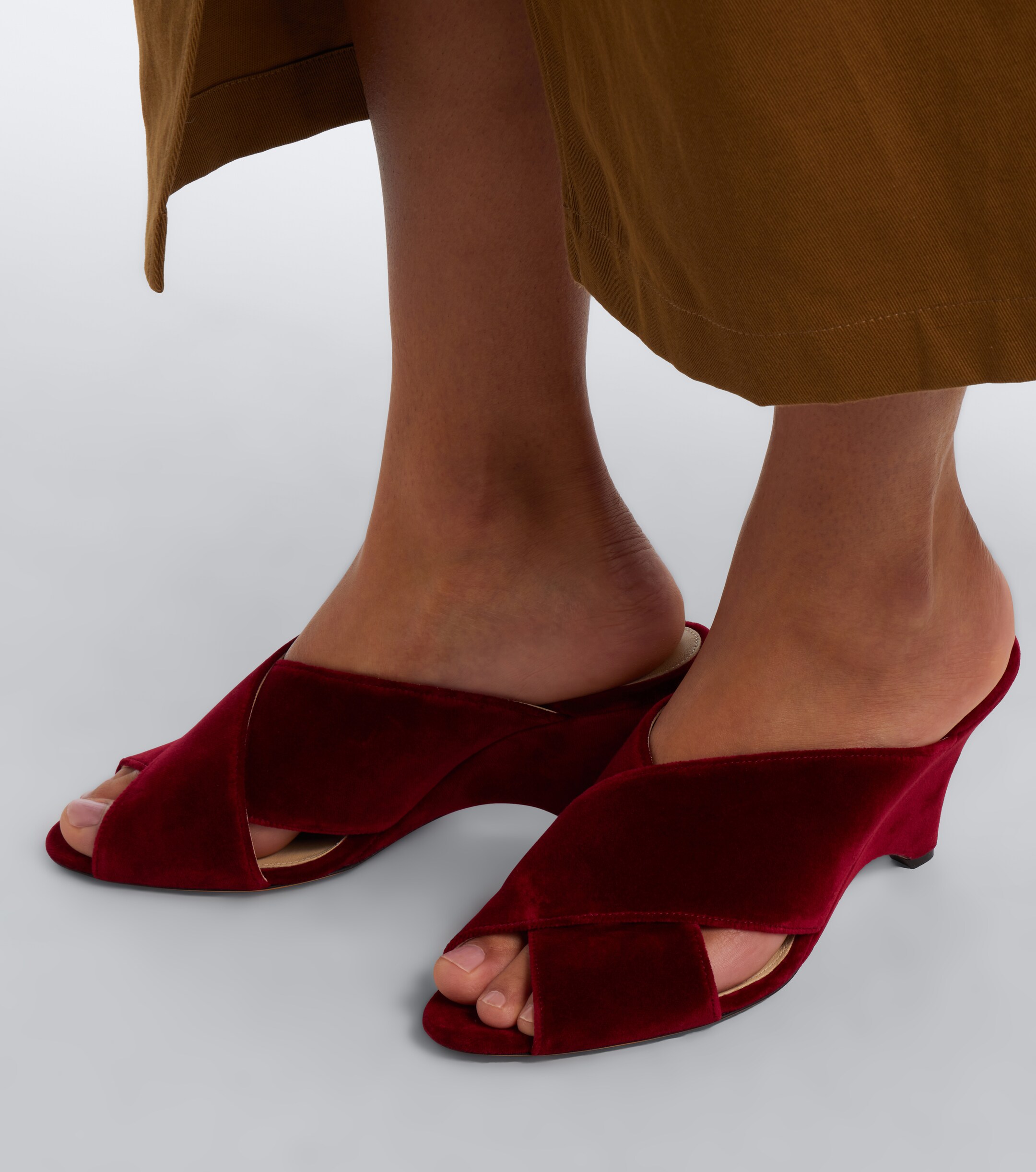 LE MONDE BERYL Le Monde Béryl Luca velvet wedge mules