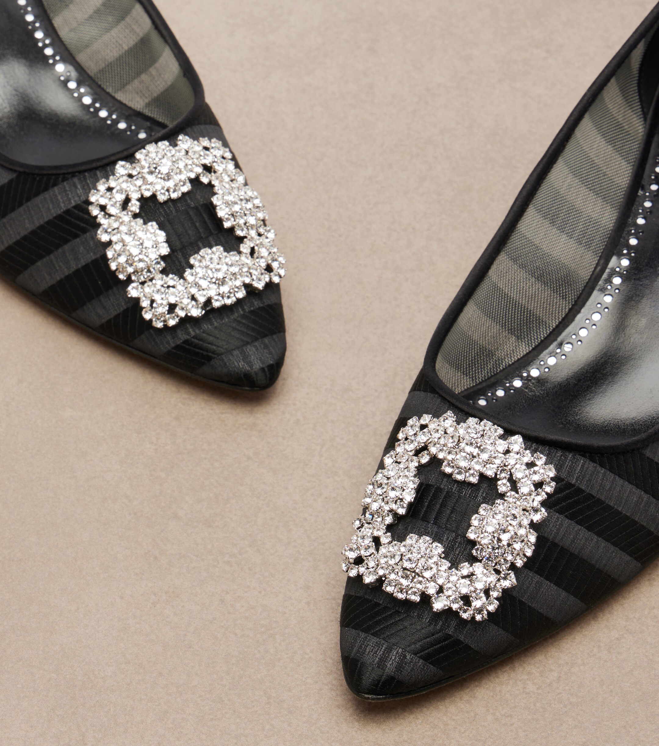 MANOLO BLAHNIK Manolo Blahnik Hangisi embellished pumps