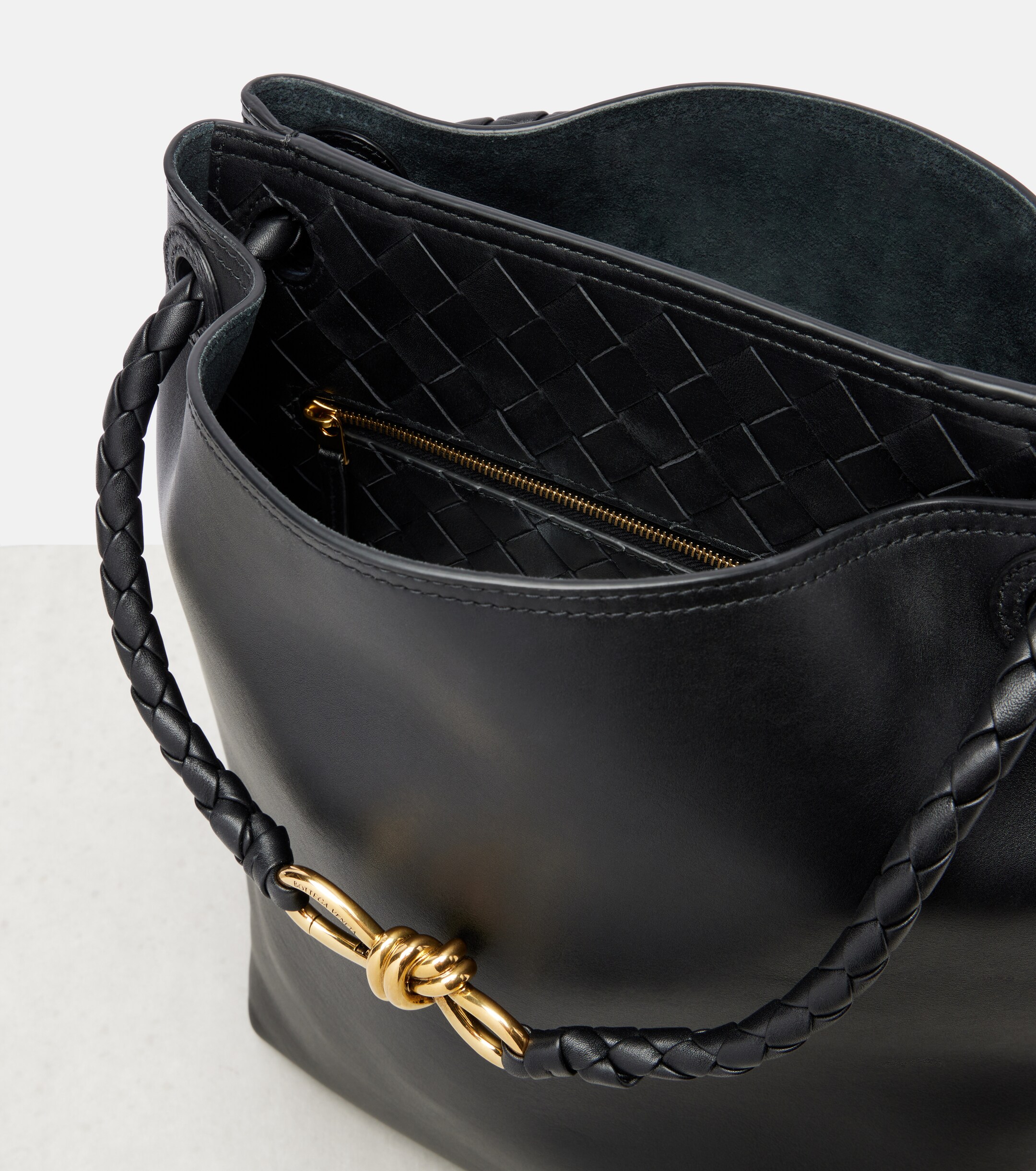 Bottega Veneta Andiamo Small leather bucket bag