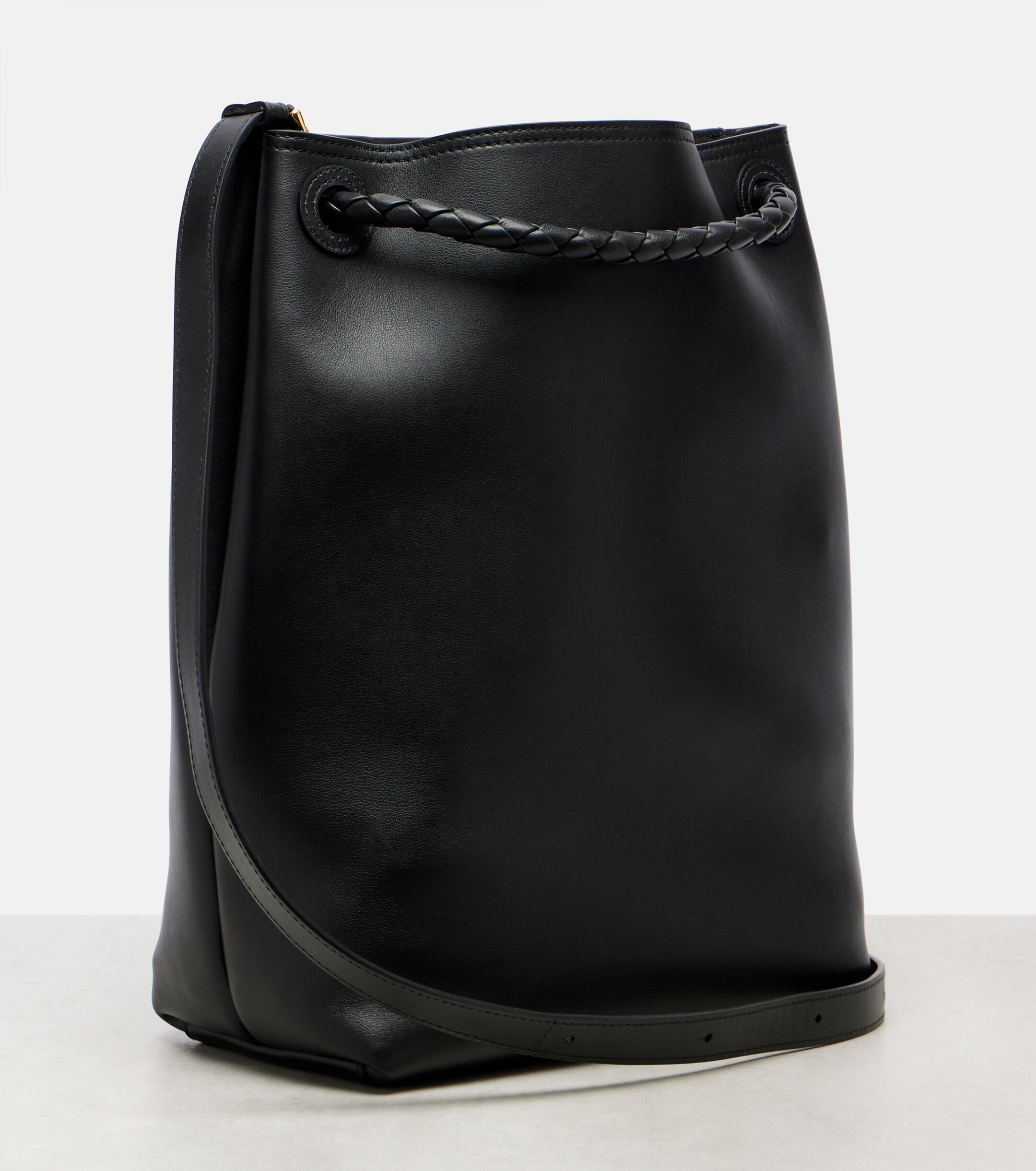 Bottega Veneta Andiamo Small leather bucket bag