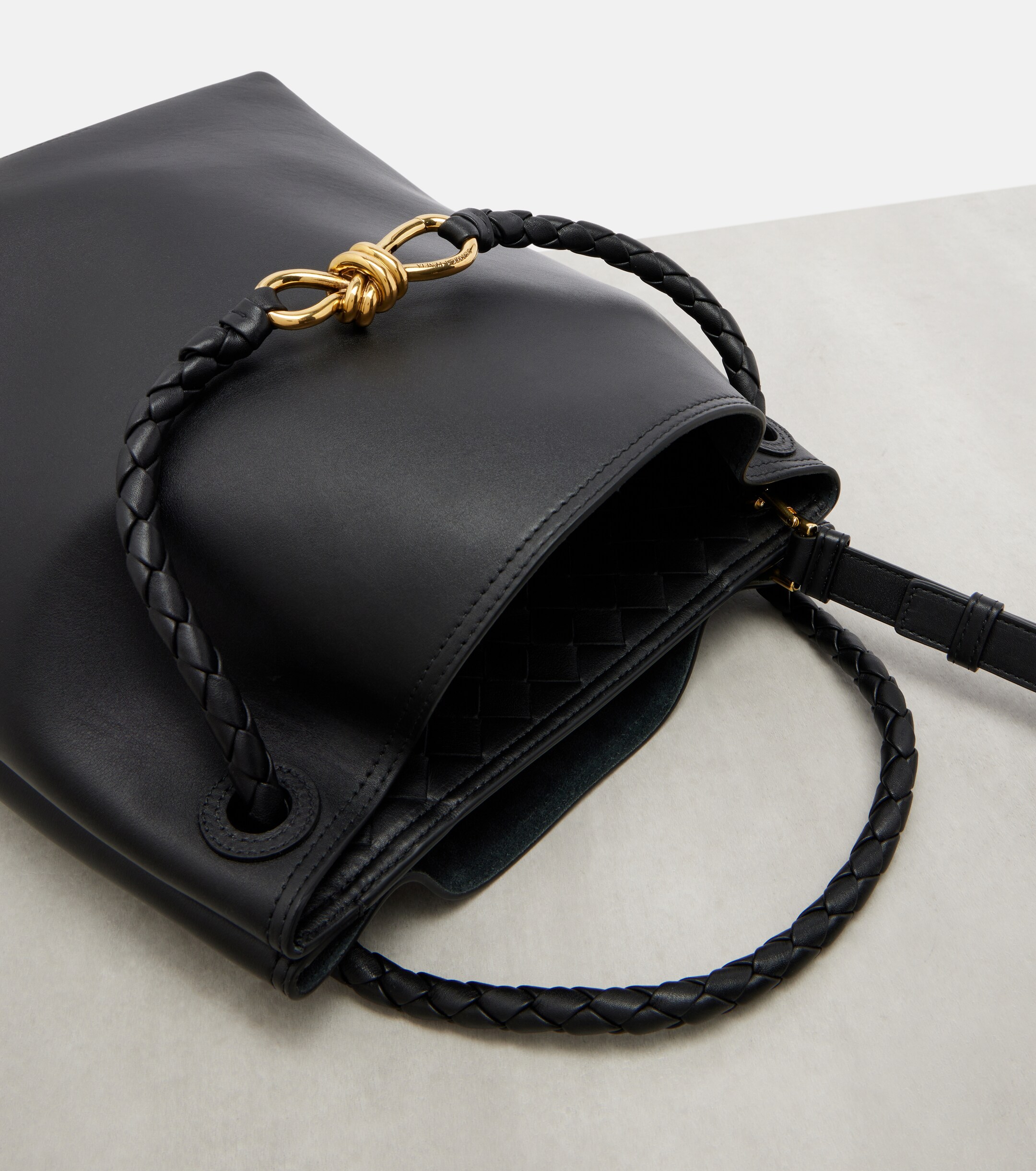 Bottega Veneta Andiamo Small leather bucket bag
