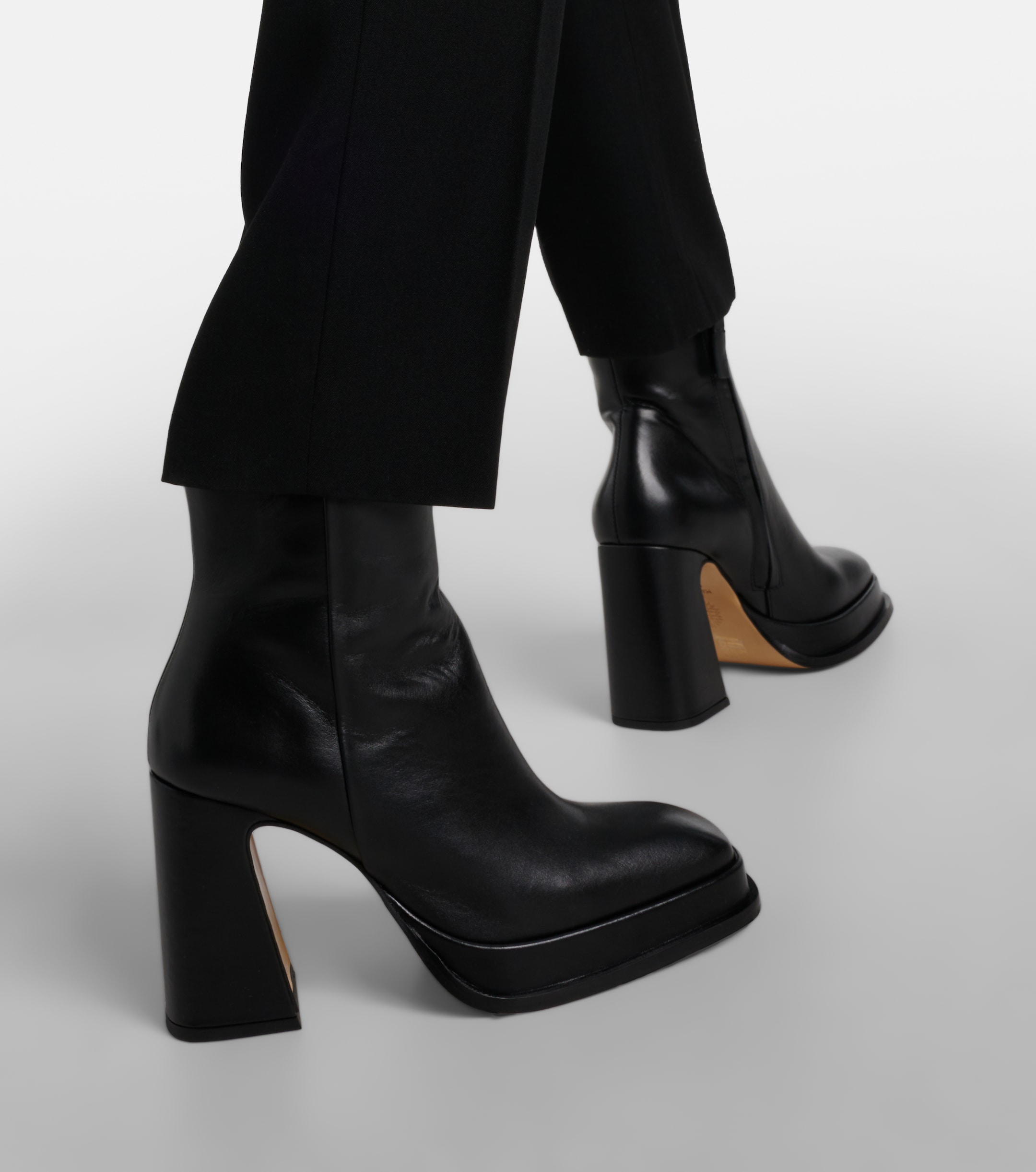 Souliers Martinez Nova Chueca leather ankle boots