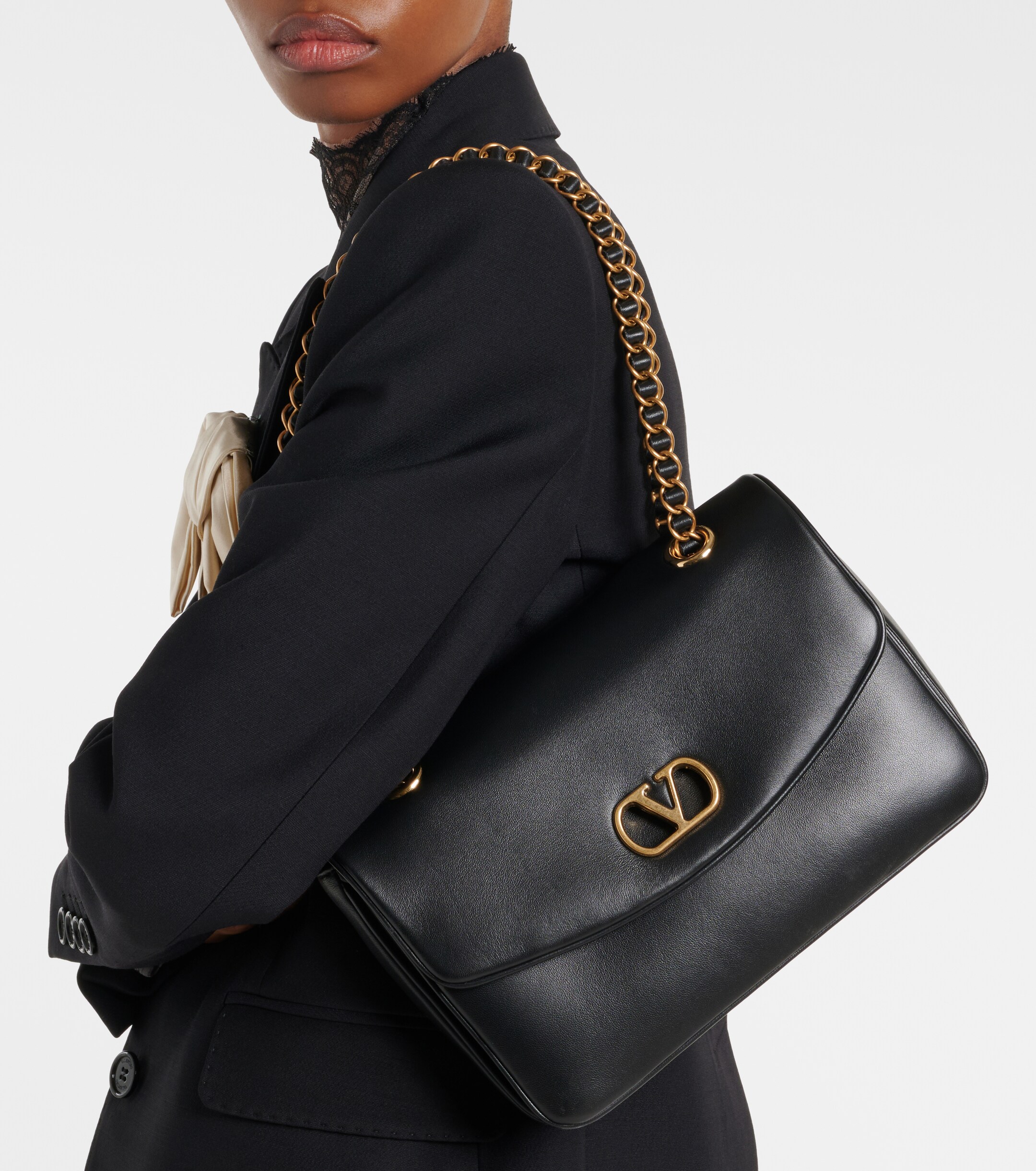 Valentino Garavani Djuna Medium leather shoulder bag thumbnail