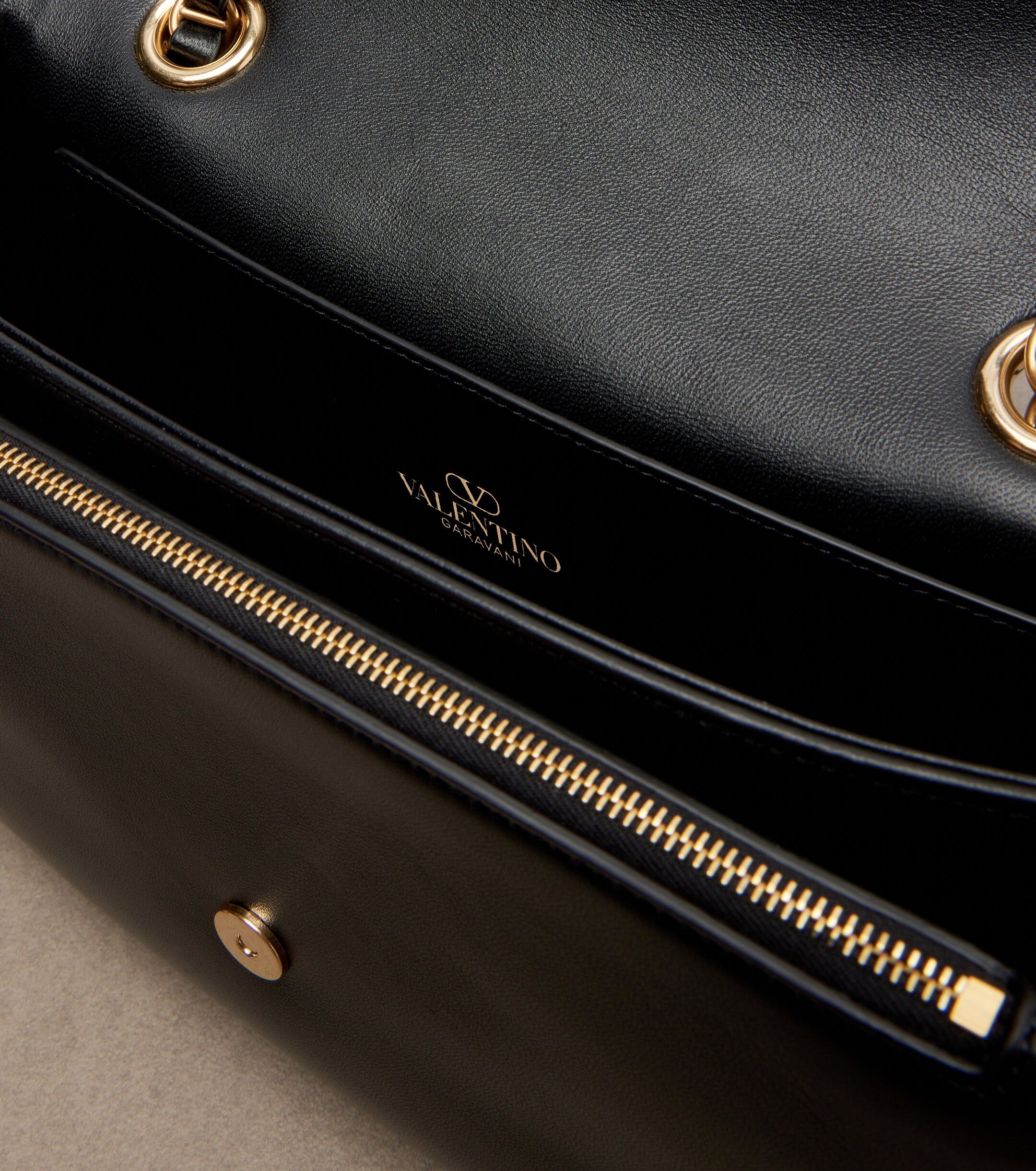 Valentino Garavani Djuna Medium leather shoulder bag thumbnail