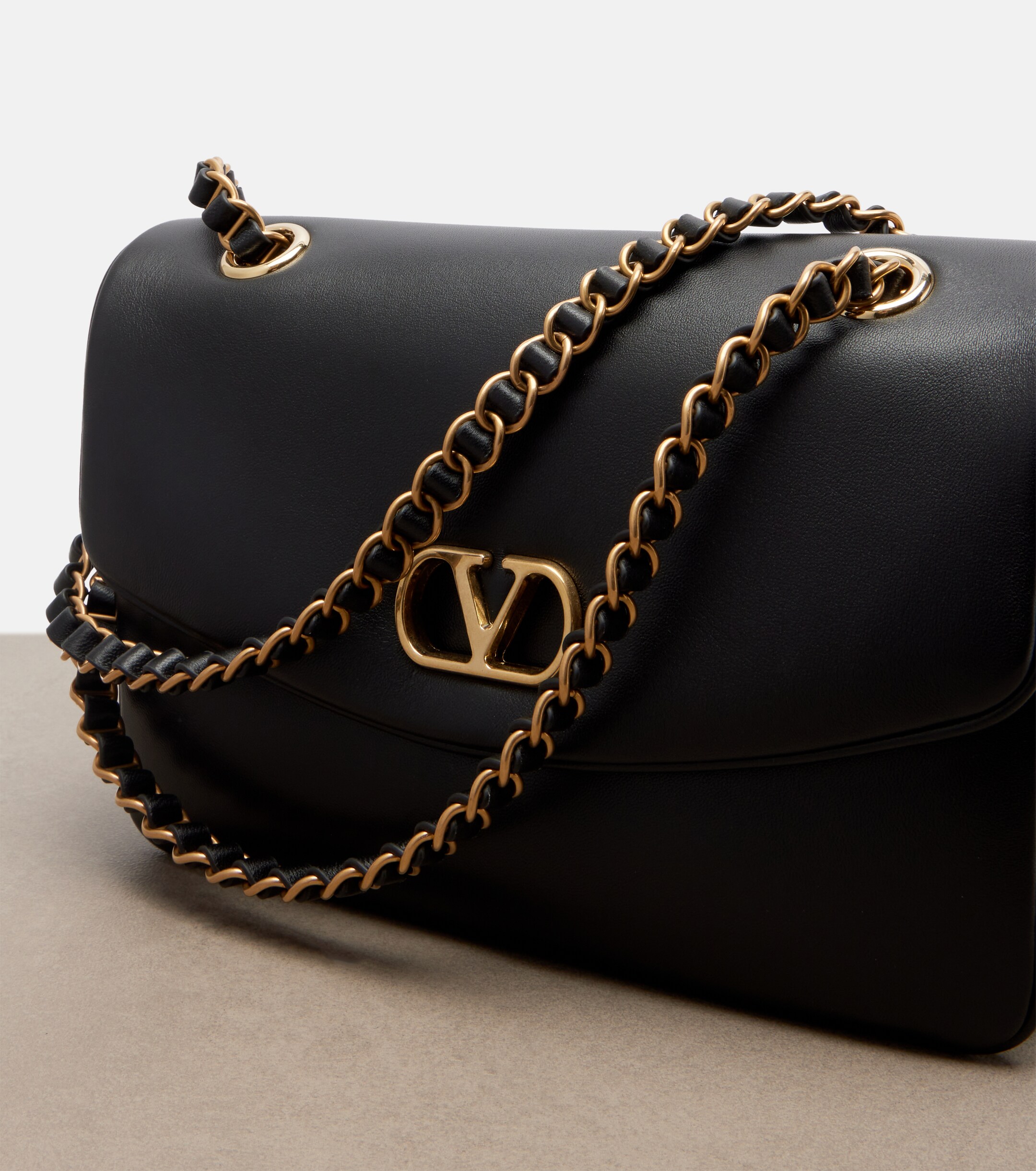 Valentino Garavani Djuna Medium leather shoulder bag thumbnail