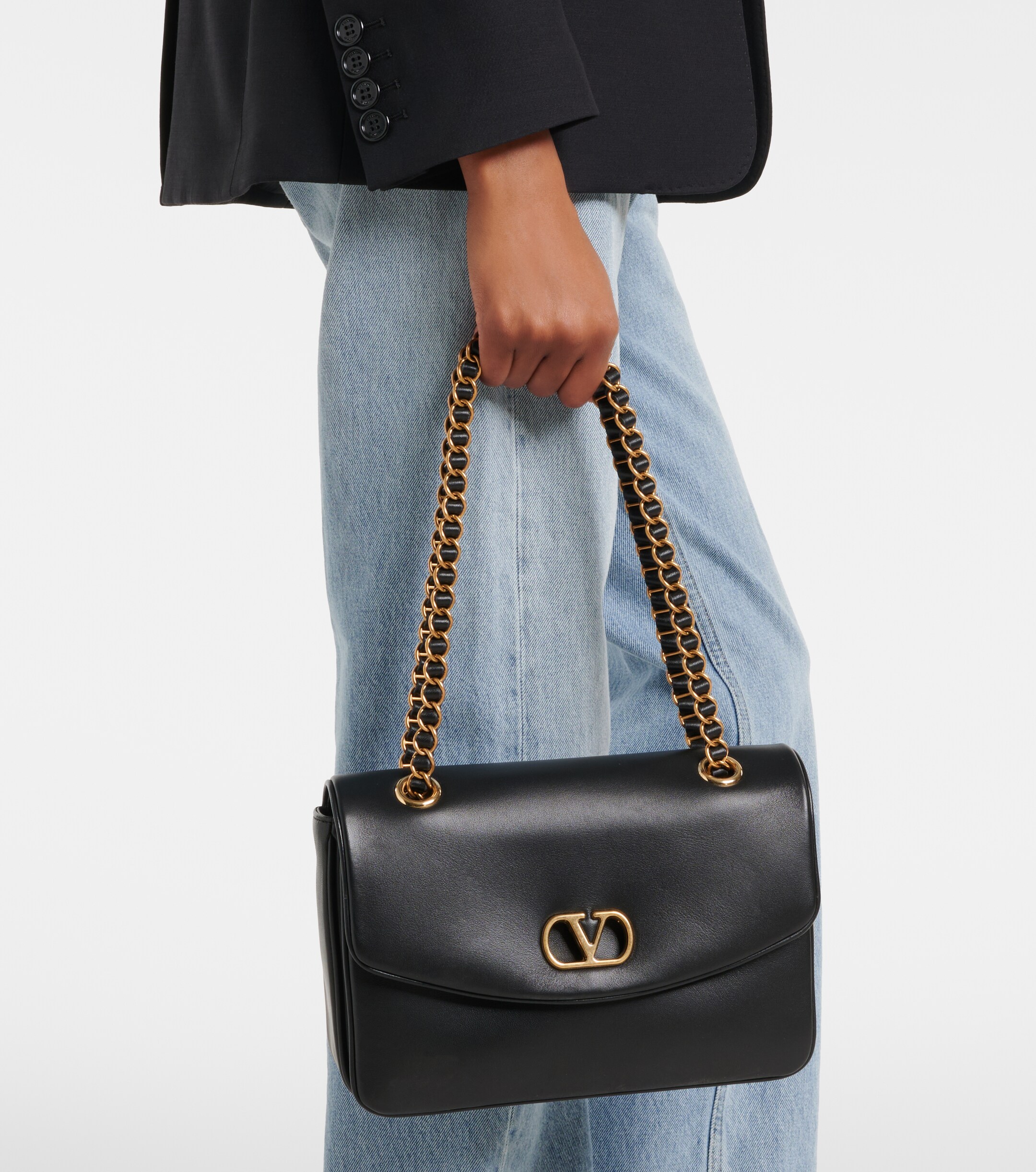 Valentino Garavani Djuna Medium leather shoulder bag thumbnail
