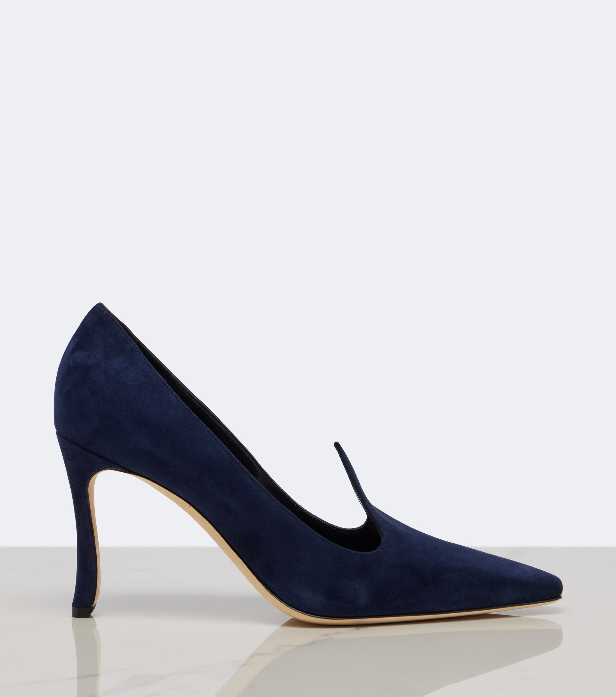 MANOLO BLAHNIK Manolo Blahnik Maldite suede pumps