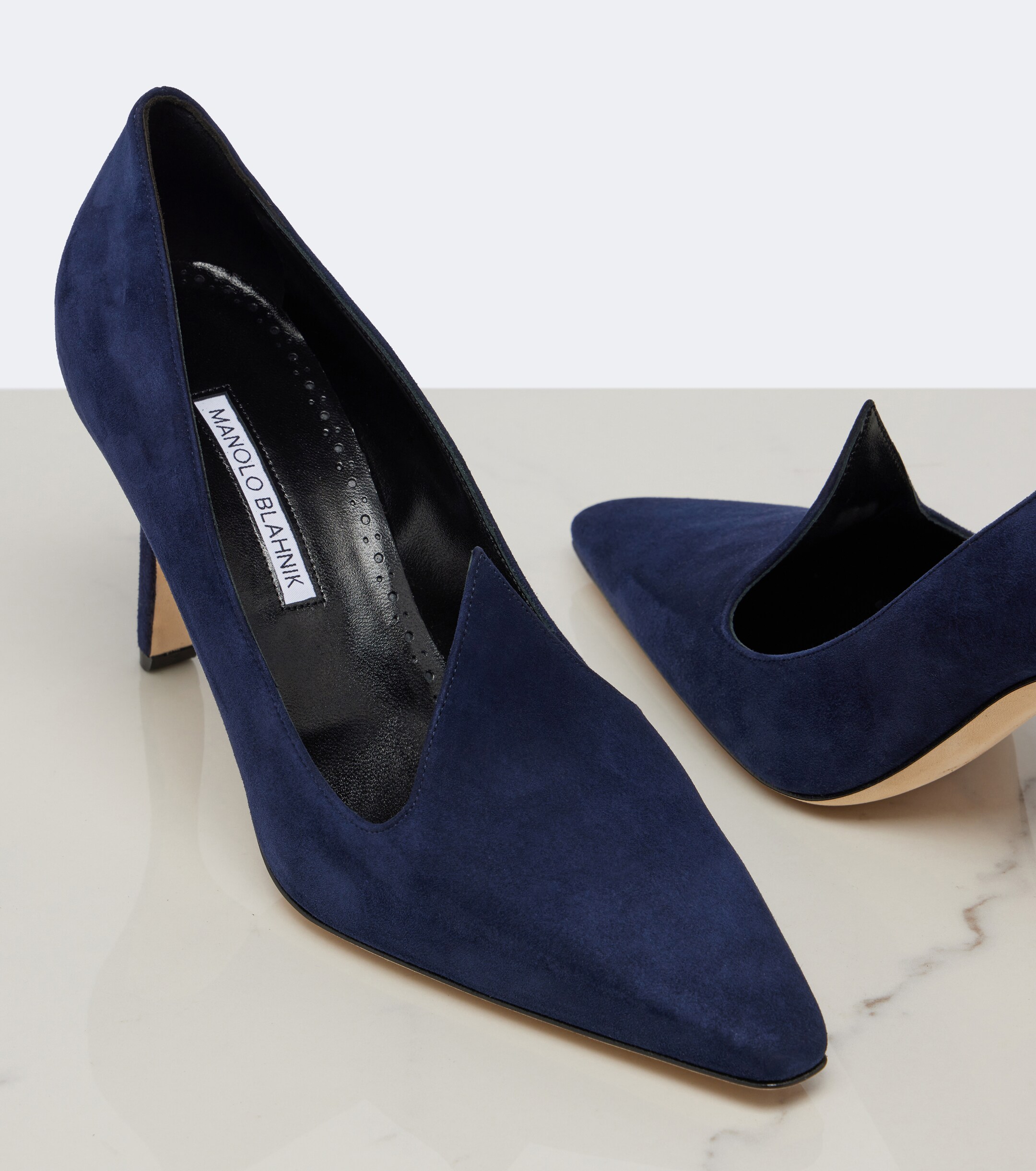 MANOLO BLAHNIK Manolo Blahnik Maldite suede pumps