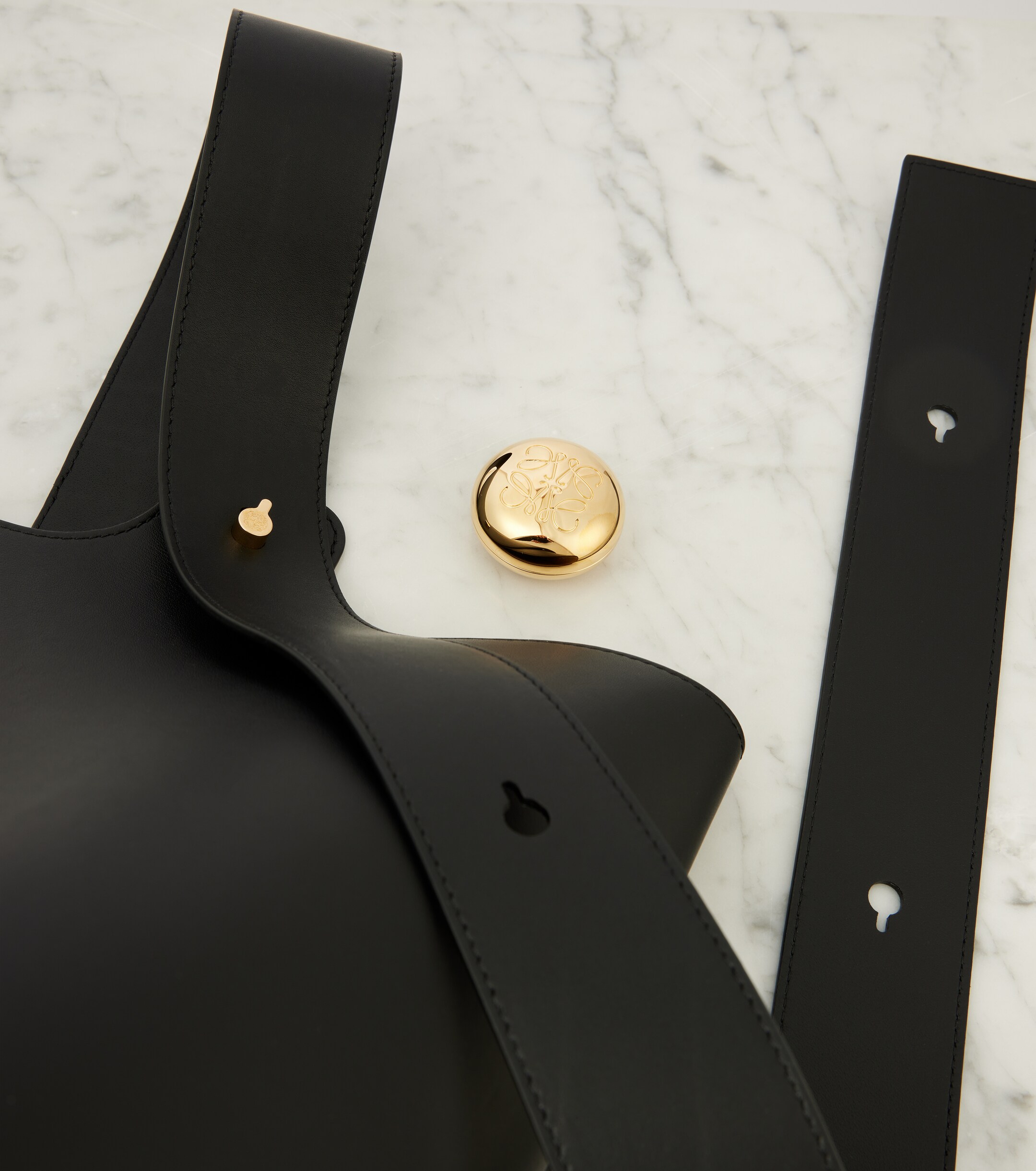 Loewe Pebble Medium leather bucket bag