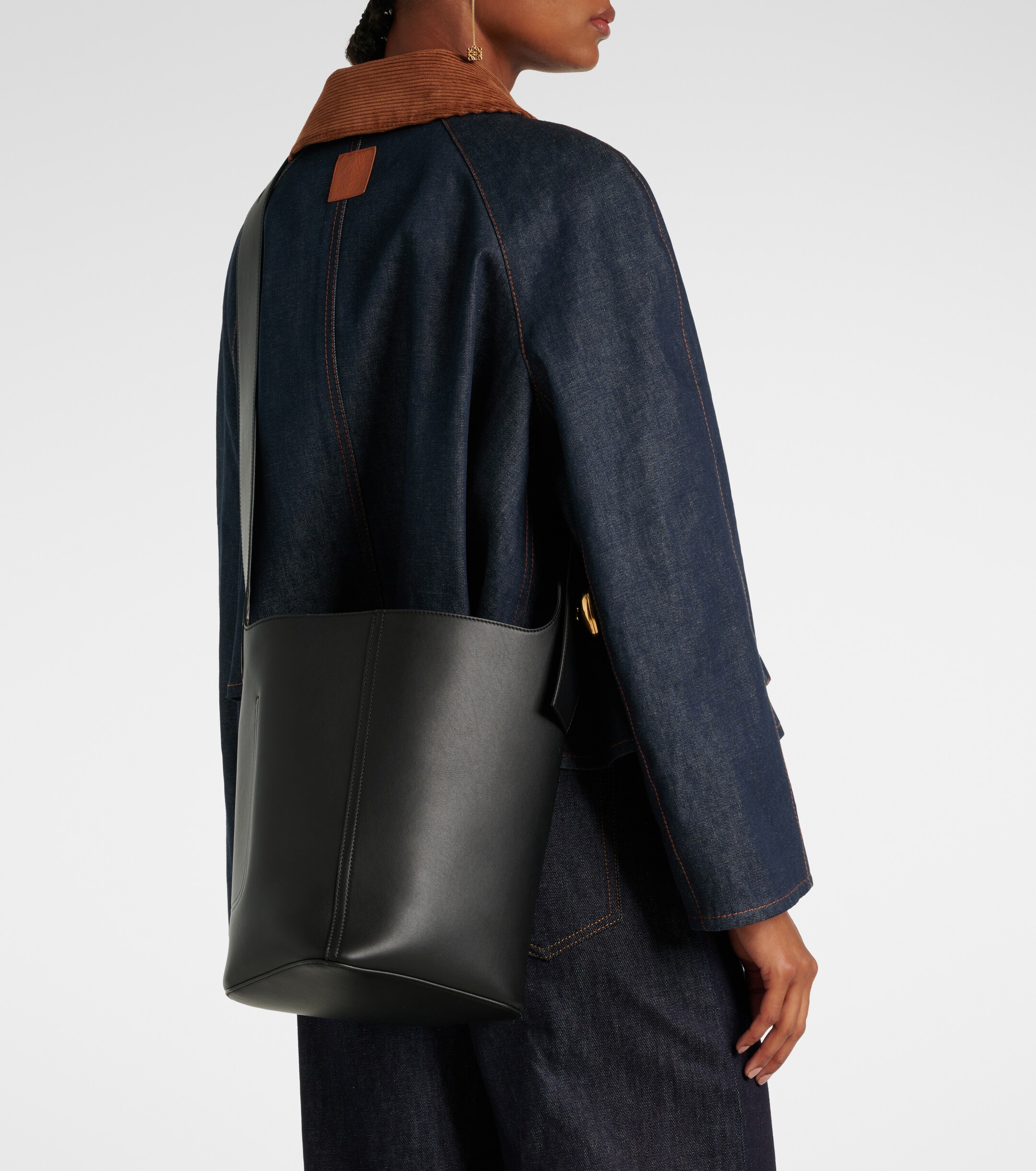 Loewe Pebble Medium leather bucket bag
