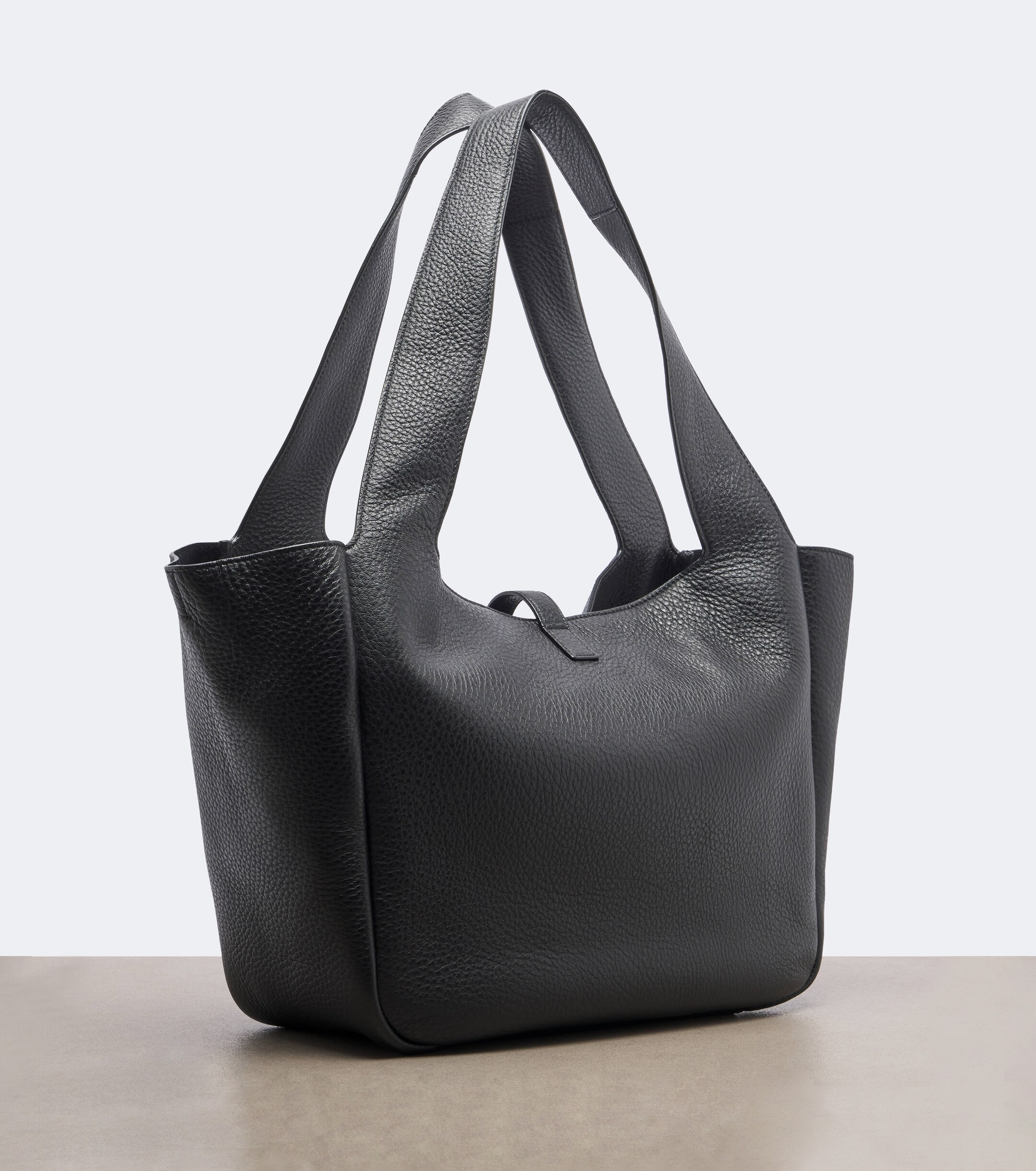 Saint Laurent Le 5 À 7 Bea leather tote bag