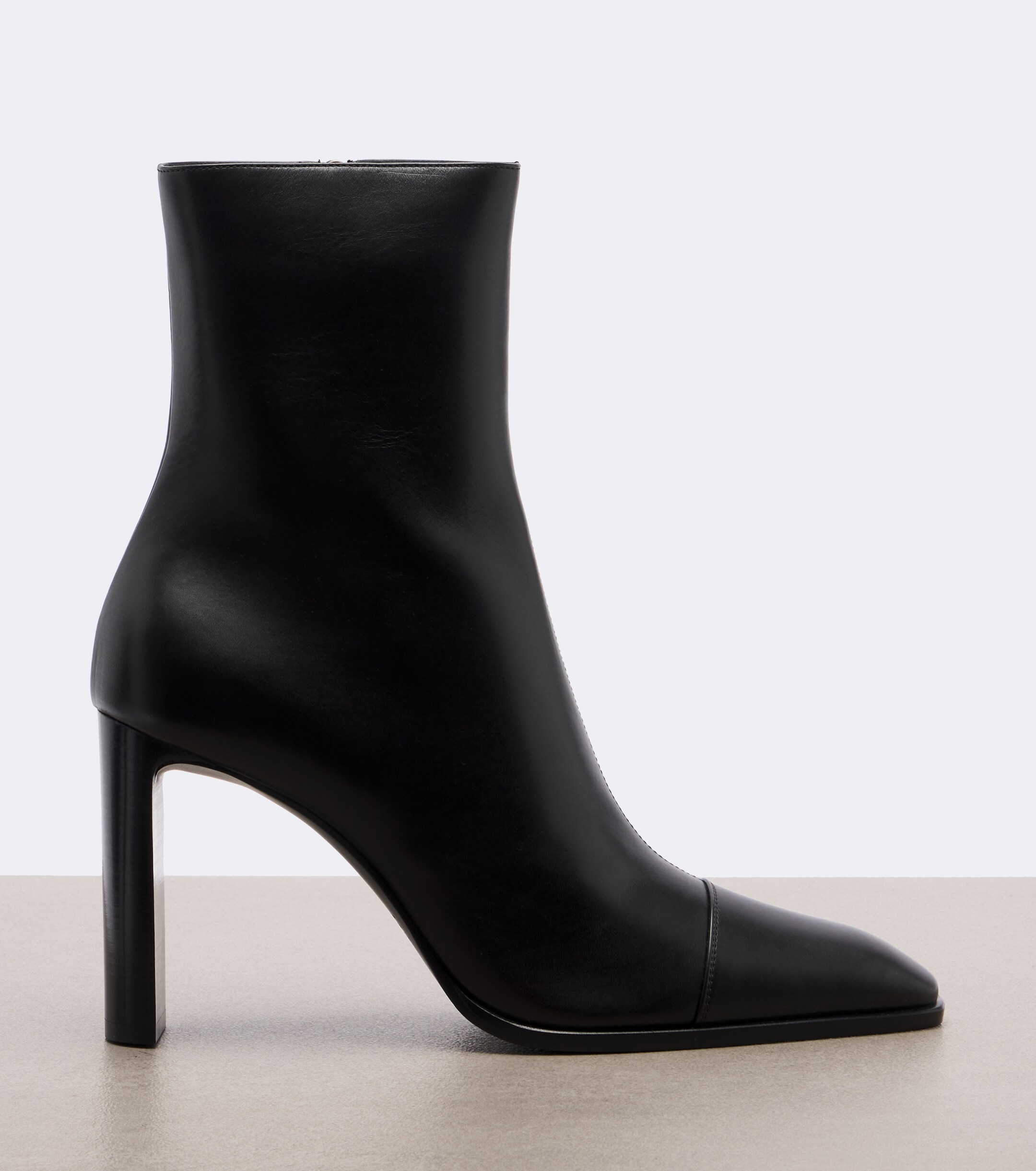 Saint Laurent Saint Laurent Venetia leather ankle boots