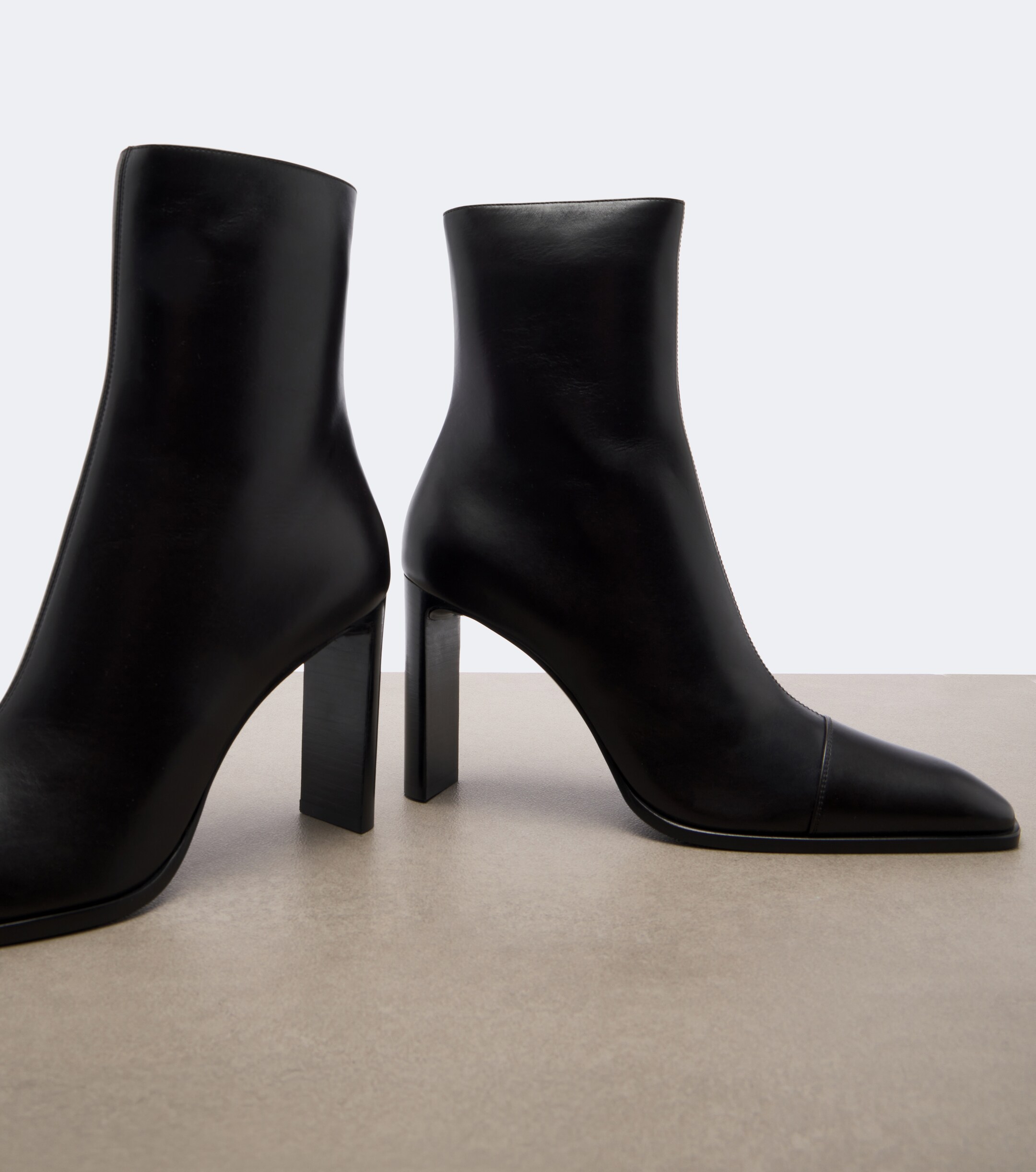 Saint Laurent Saint Laurent Venetia leather ankle boots
