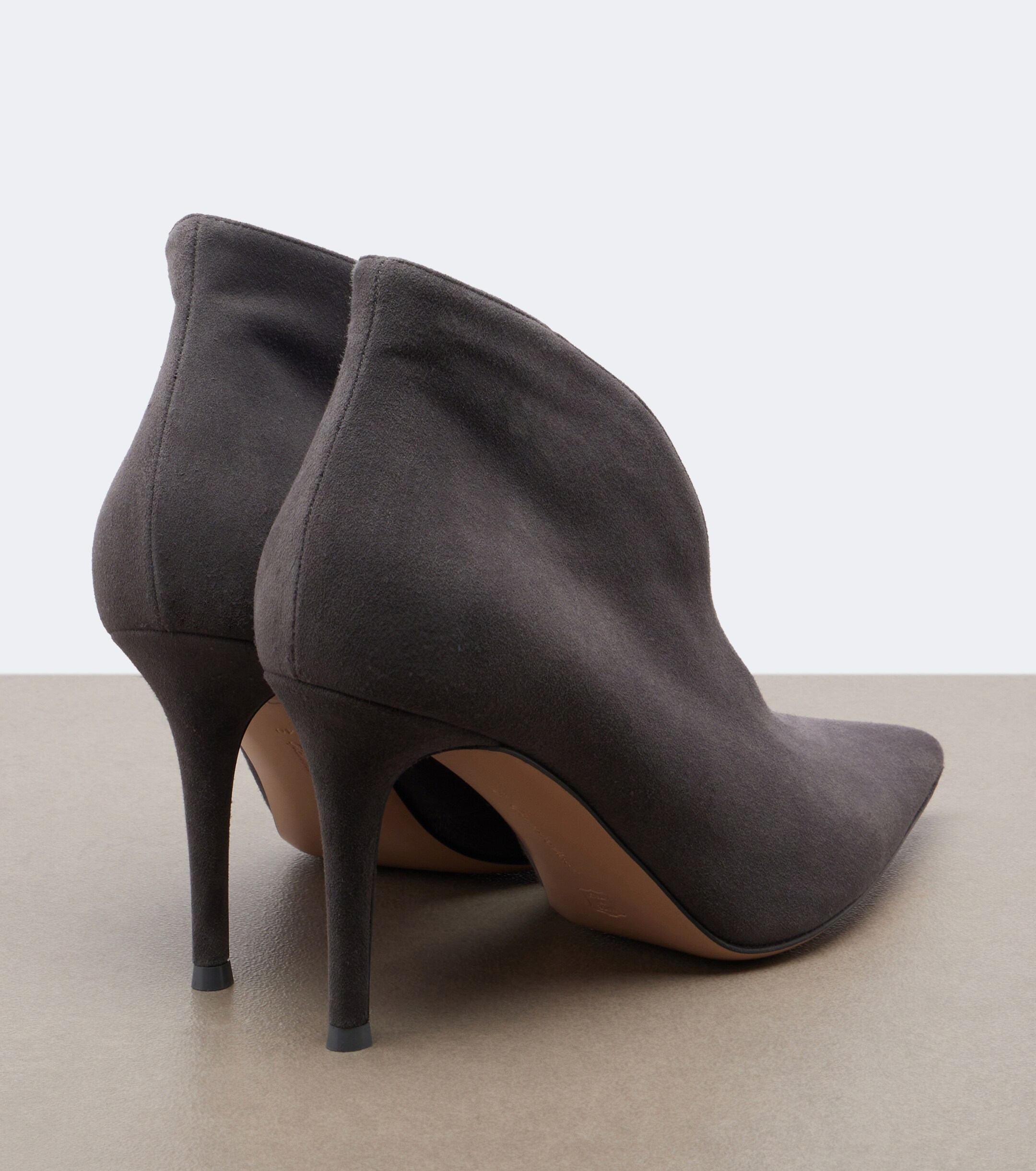 GIANVITO ROSSI Gianvito Rossi Vania suede pumps