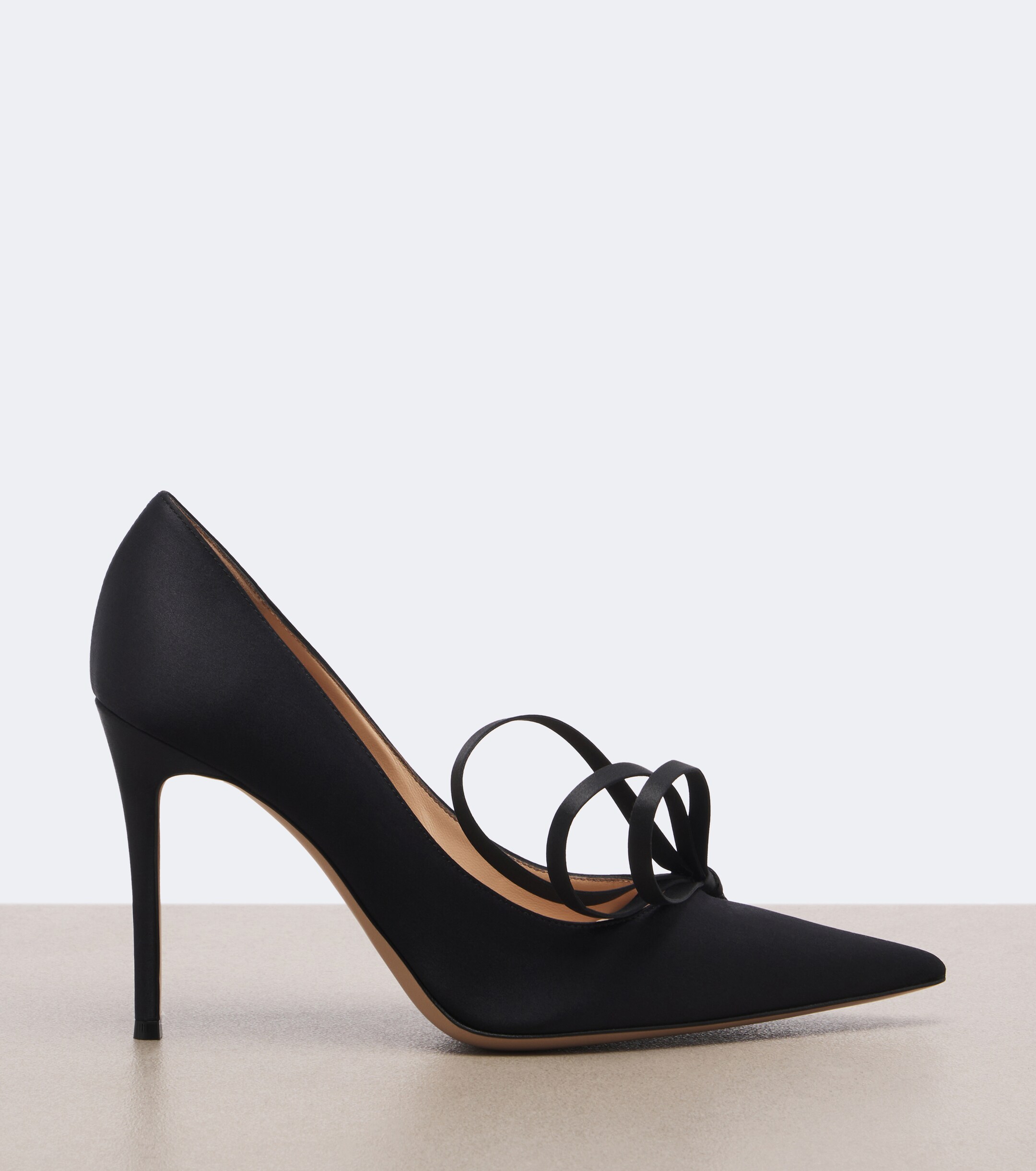 GIANVITO ROSSI Gianvito Rossi Bow-detail satin pumps
