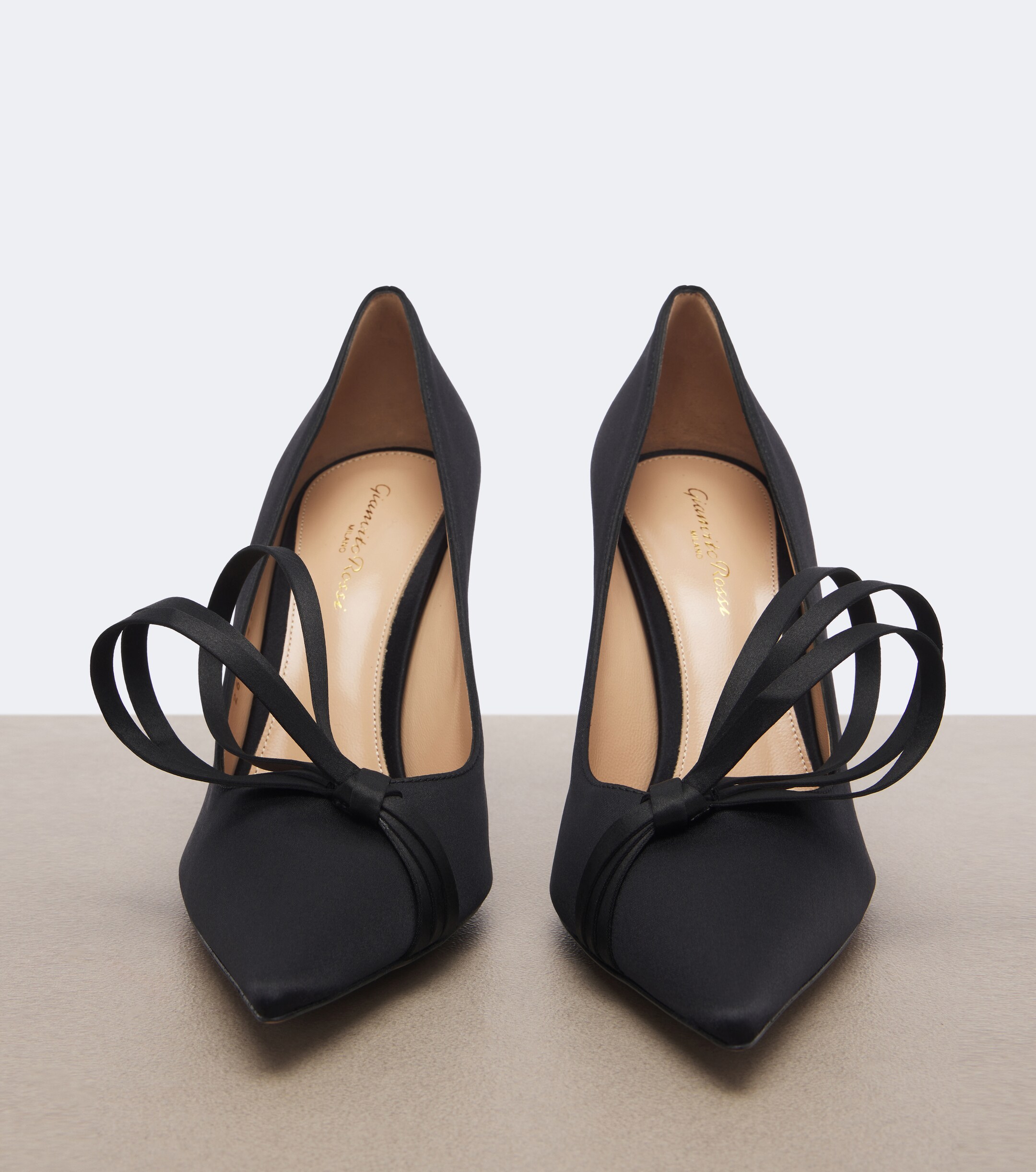 GIANVITO ROSSI Gianvito Rossi Bow-detail satin pumps