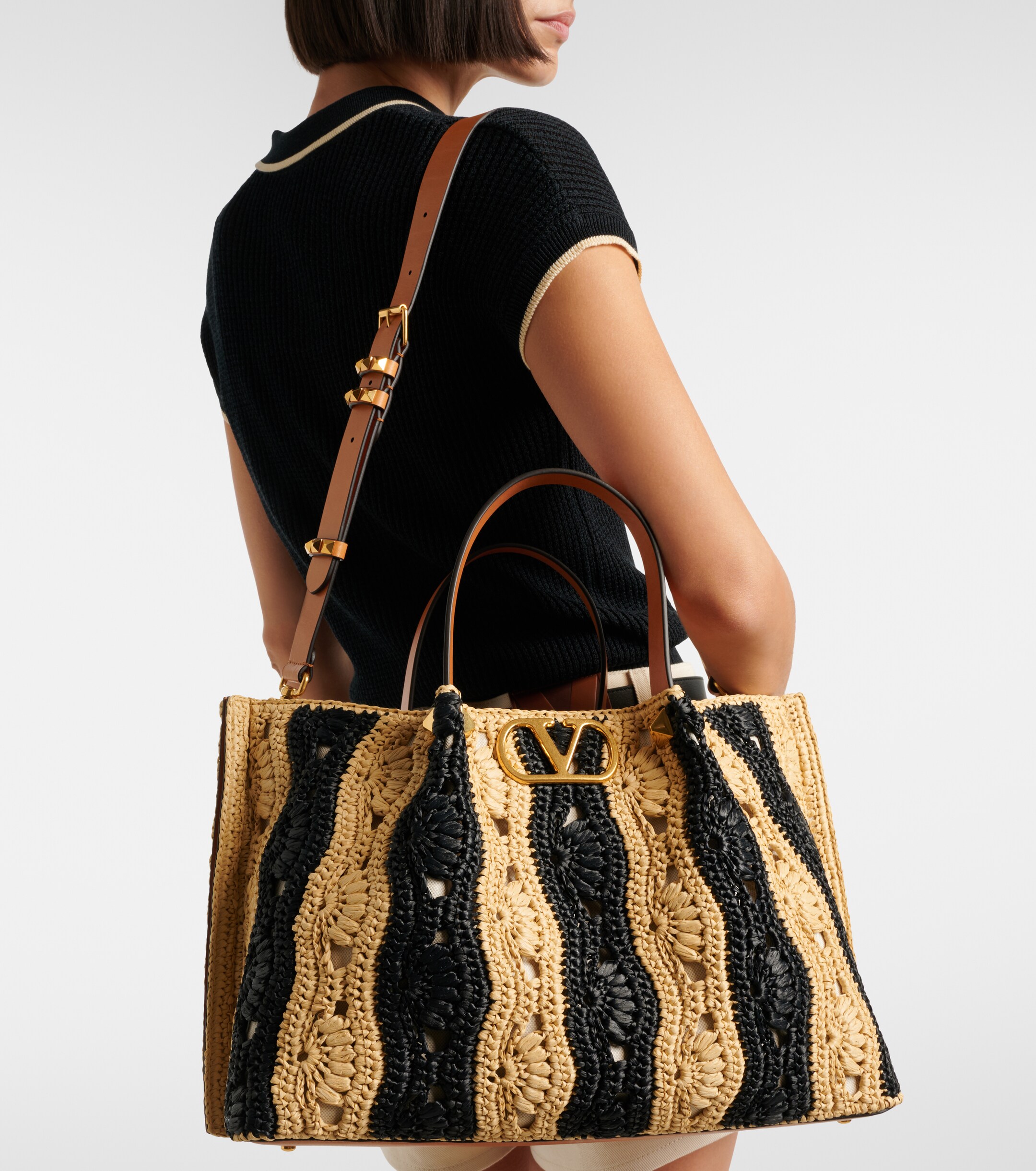 Valentino Garavani VLogo Medium raffia tote bag thumbnail
