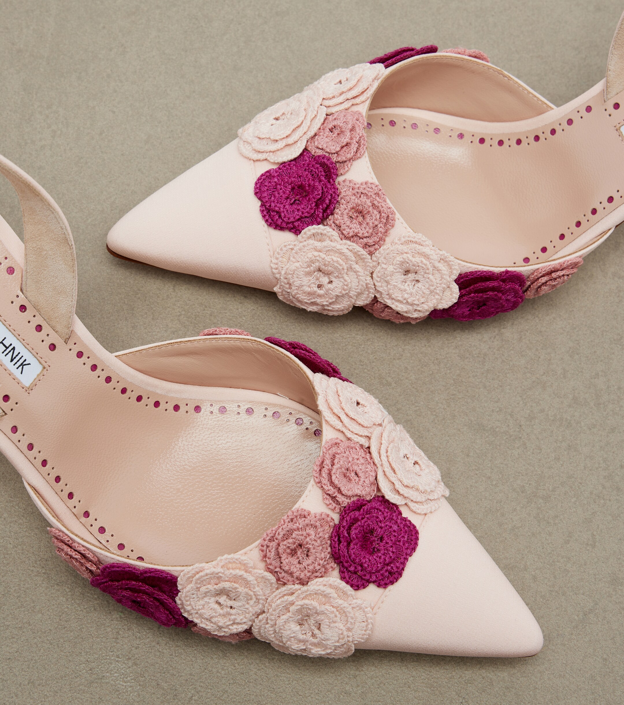 MANOLO BLAHNIK Manolo Blahnik Svemutlasi floral-appliqué slingback pumps