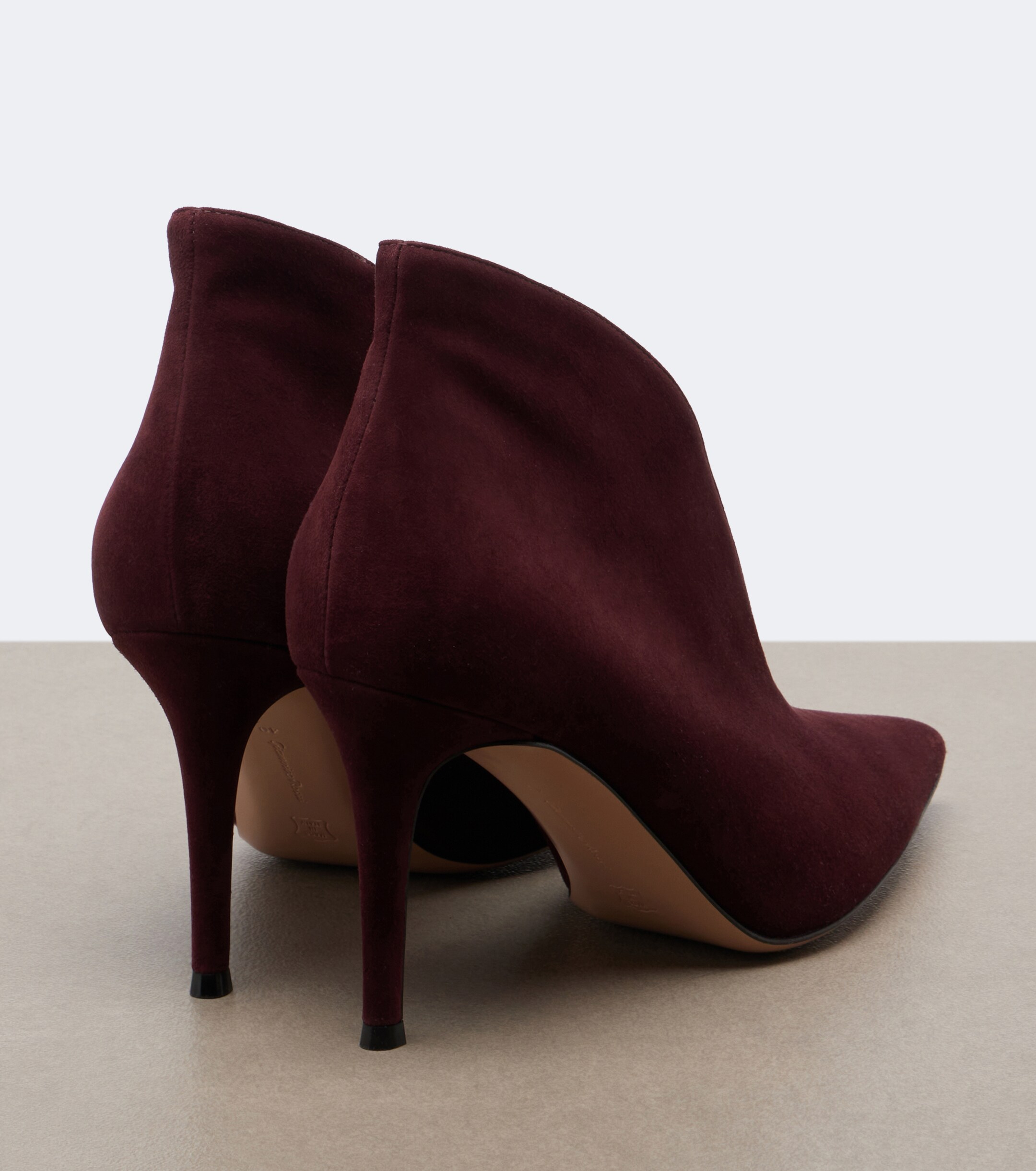 GIANVITO ROSSI Gianvito Rossi Vania suede pumps