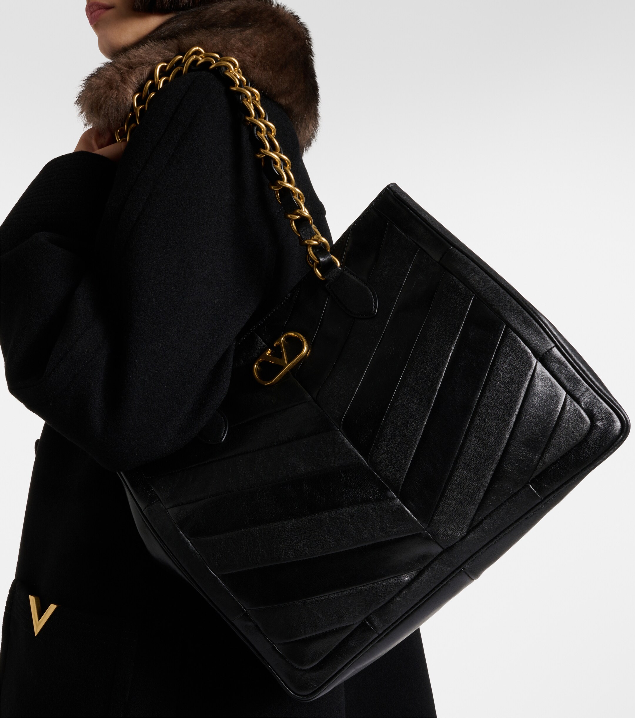 Valentino Garavani Laseine chevron leather tote bag thumbnail