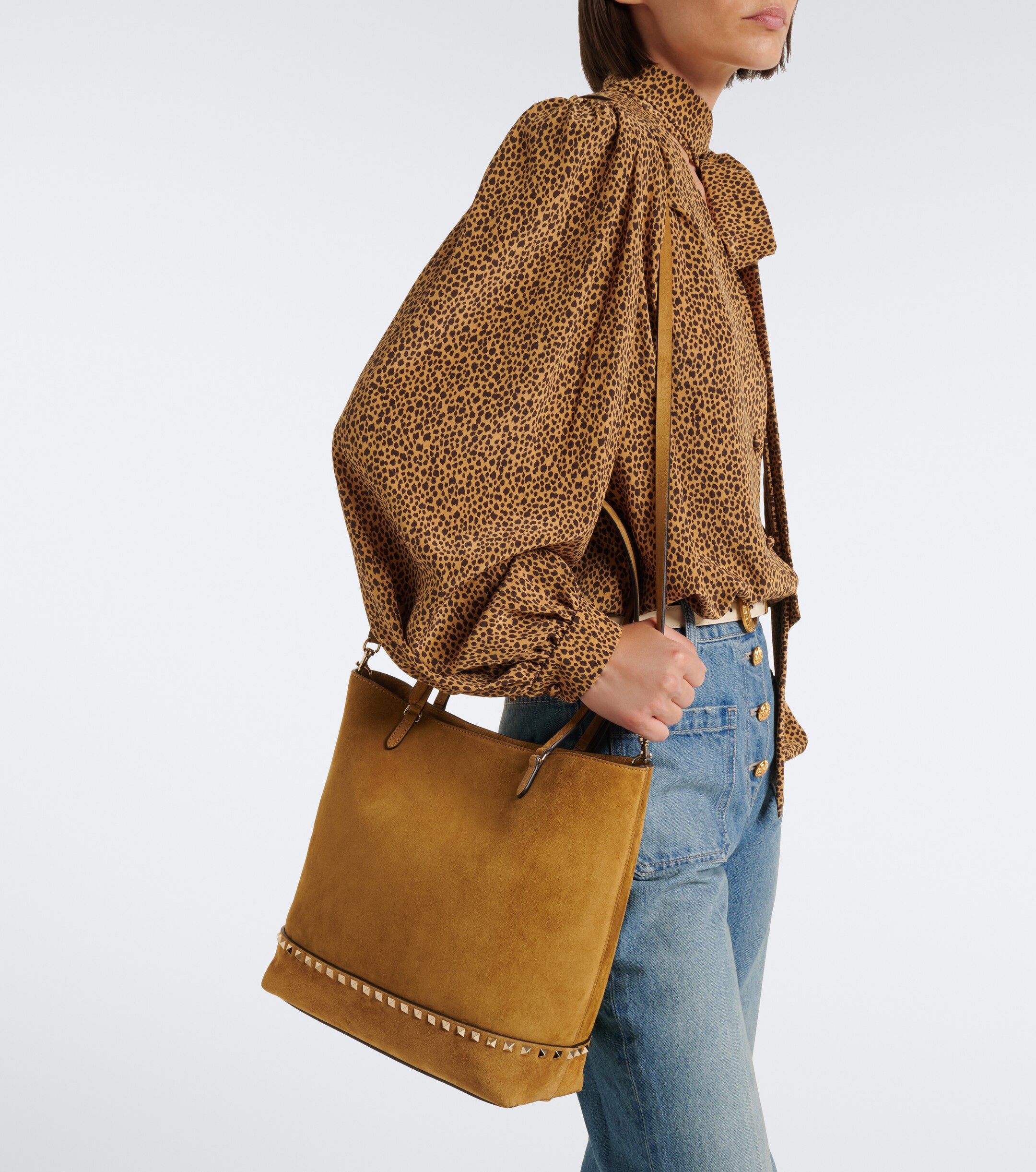 Valentino Garavani Rockstud Medium suede tote bag thumbnail