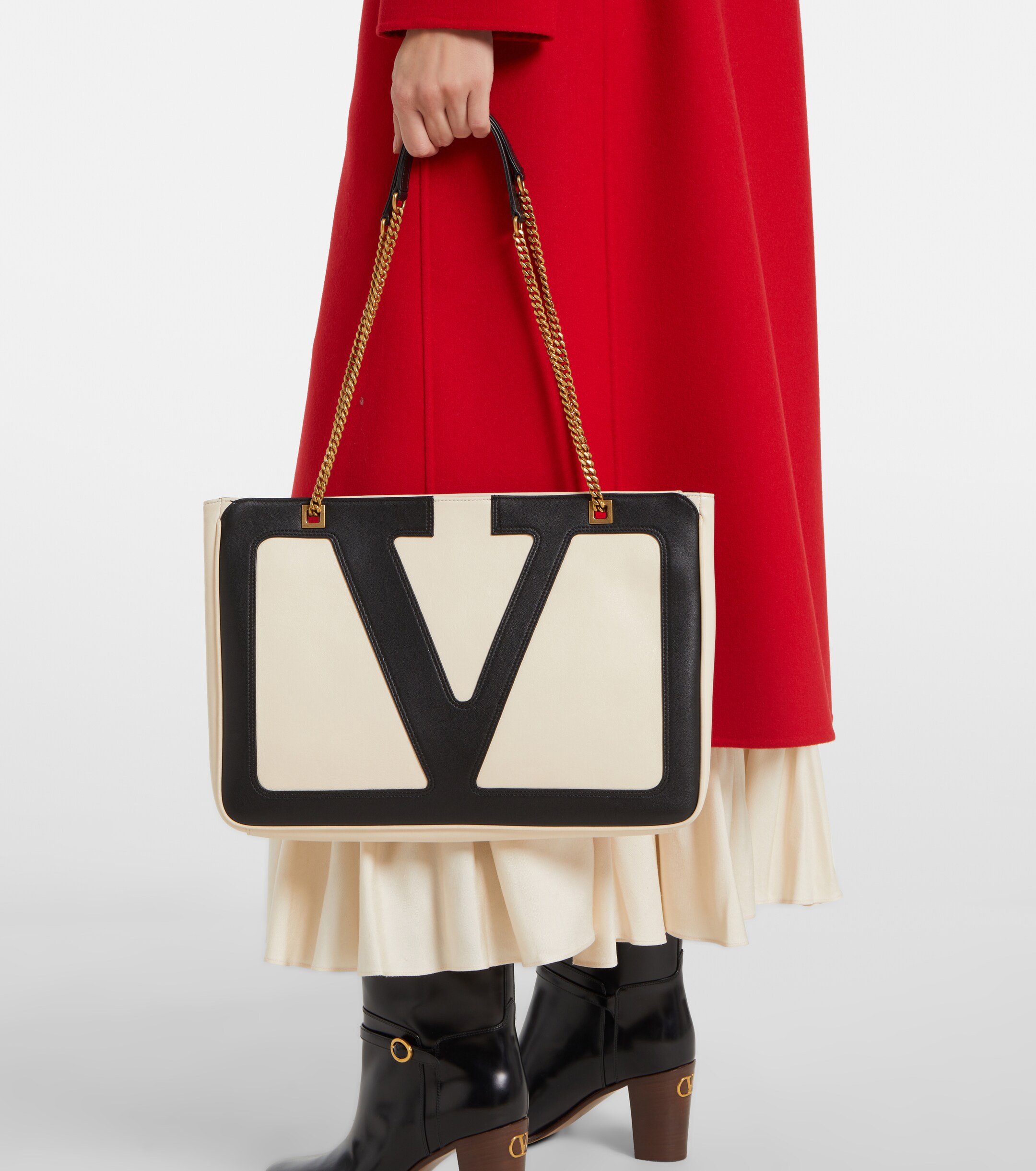 Valentino Garavani Viva Superstar Medium leather shoulder bag thumbnail