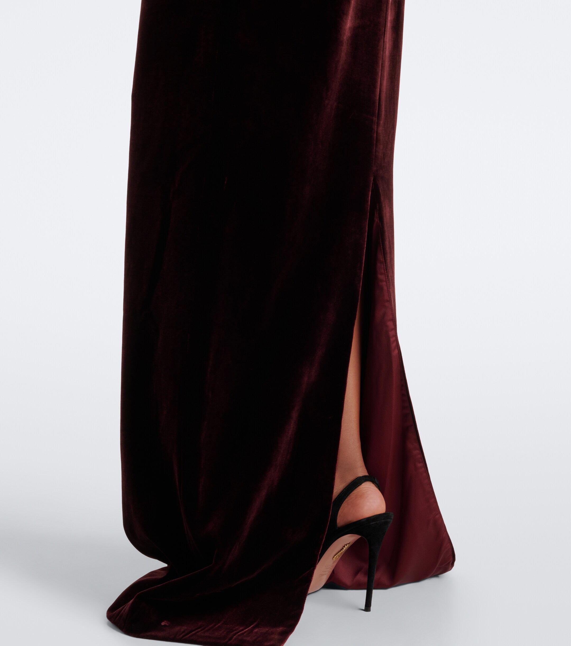 The New Arrivals Ilkyaz Ozel The New Arrivals Ilkyaz Ozel Feather-trimmed velvet bustier gown