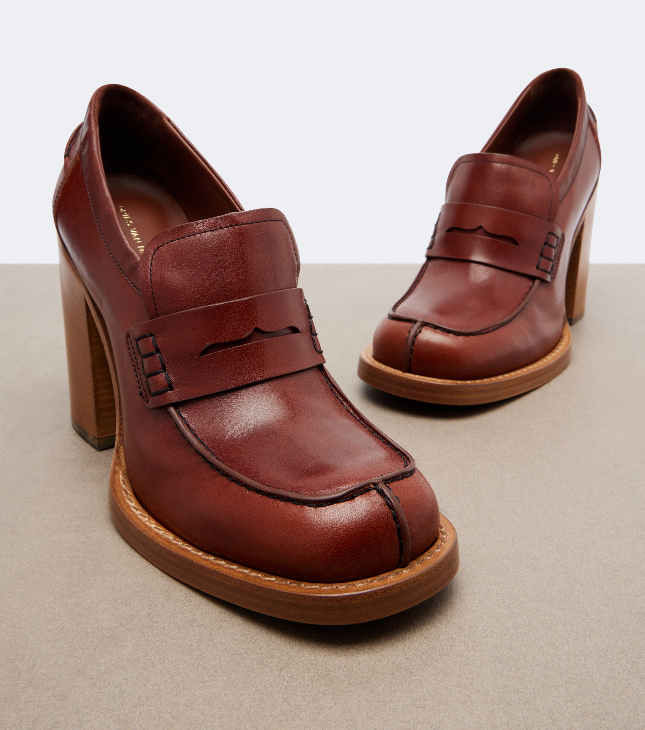 Dries Van Noten Dries Van Noten Leather loafer pumps