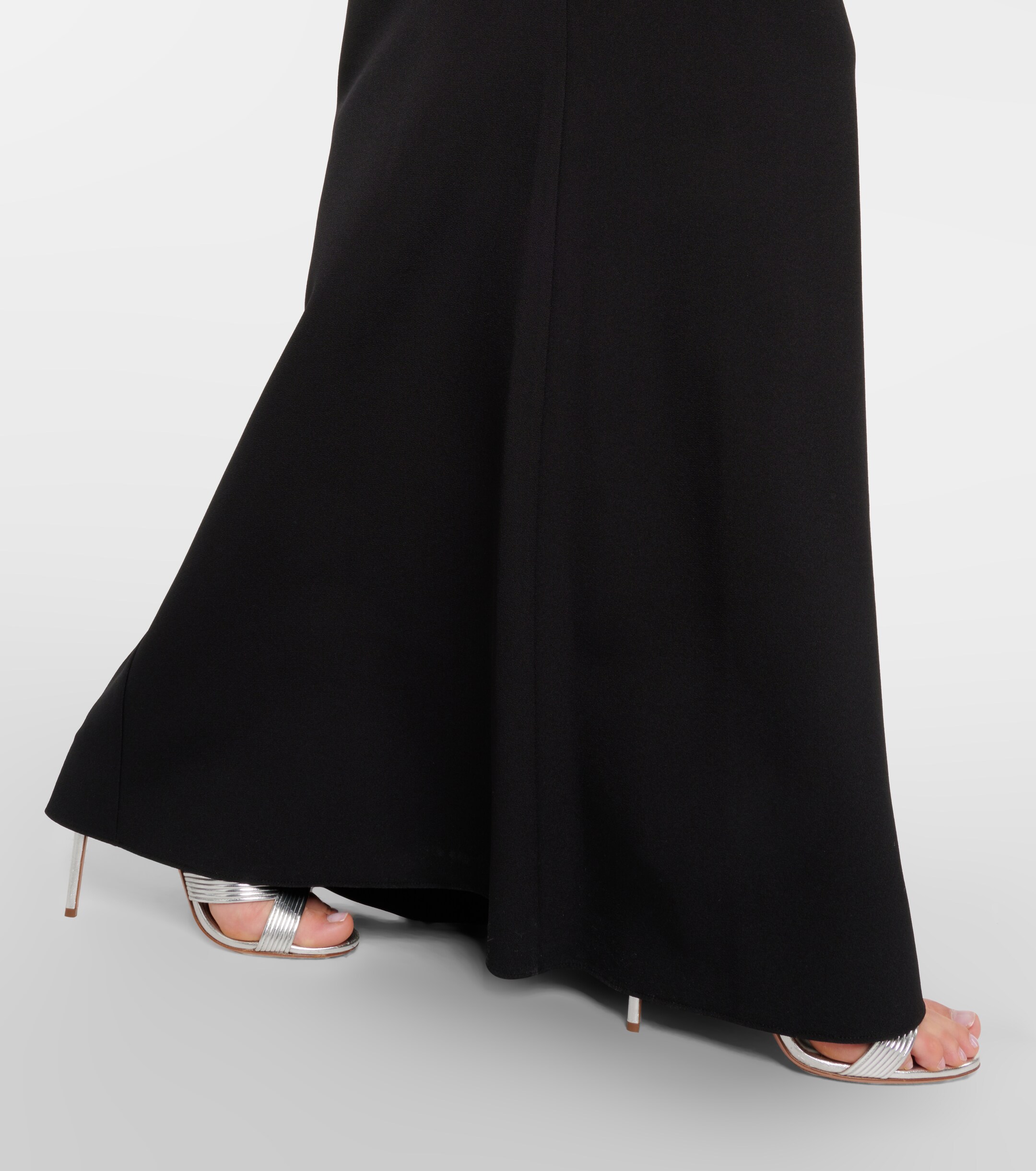 Safiyaa Beatriz embellished gown
