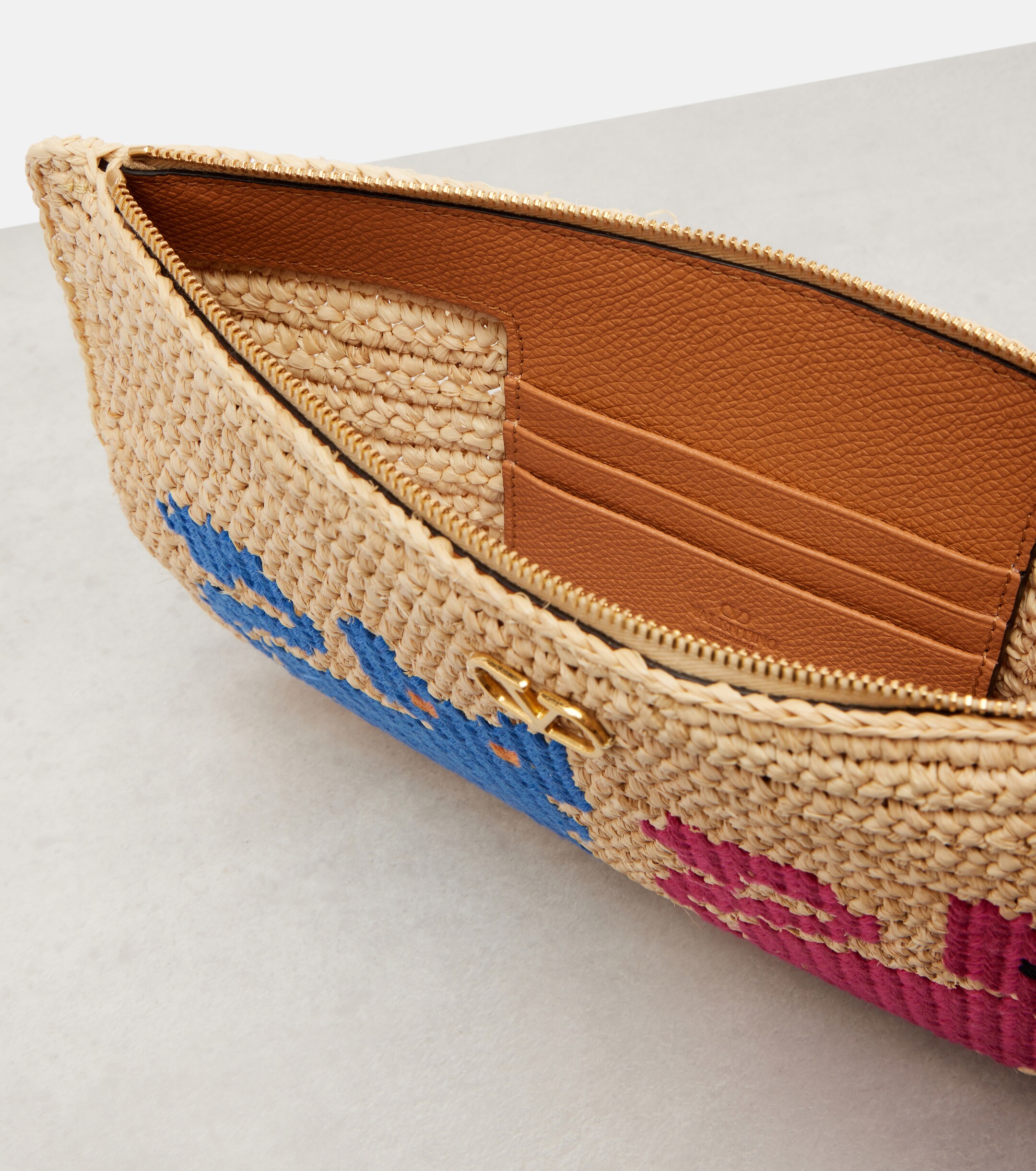 Valentino Garavani VLogo raffia pouch thumbnail