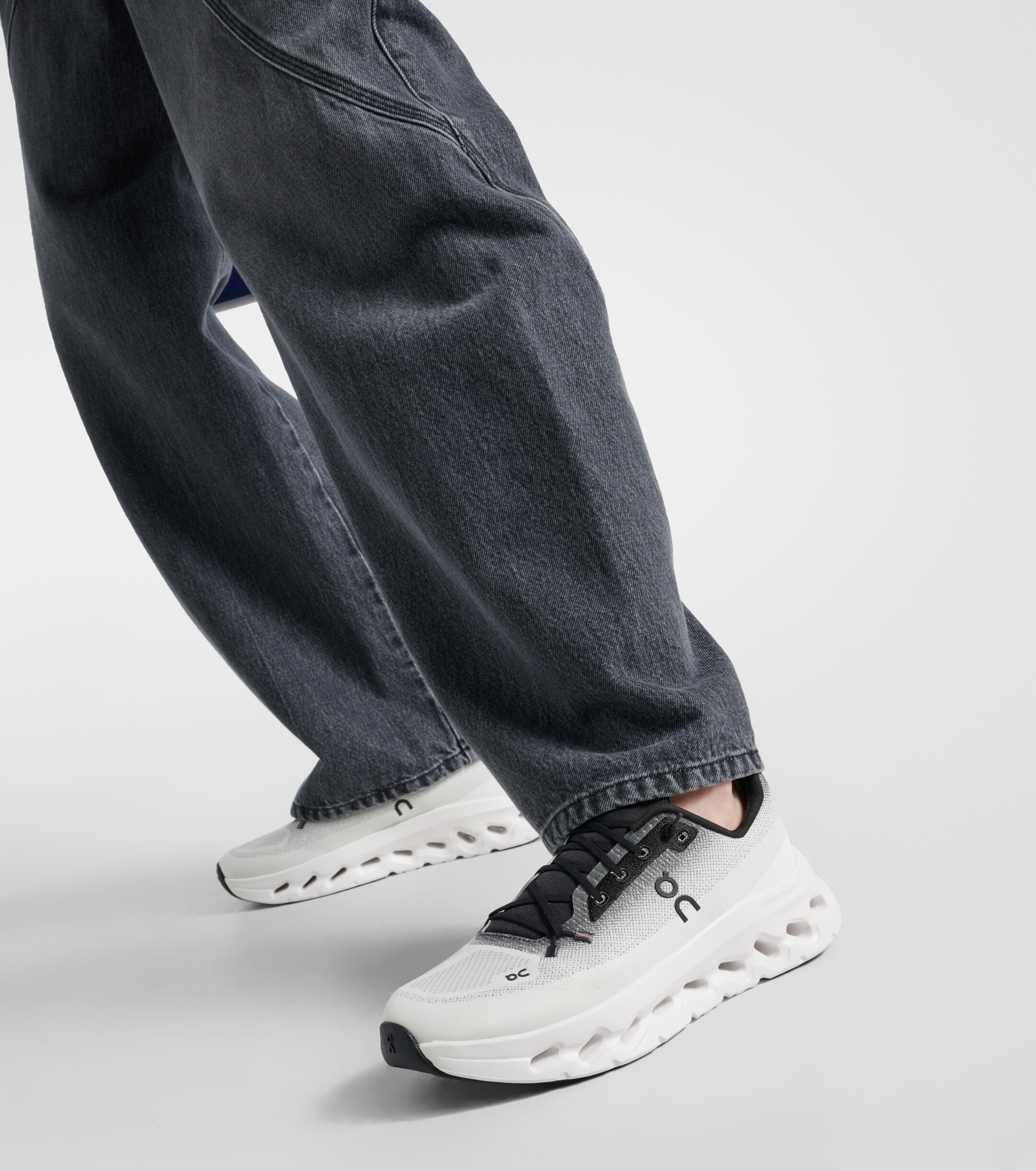 ON Cloudtilt mesh sneakers