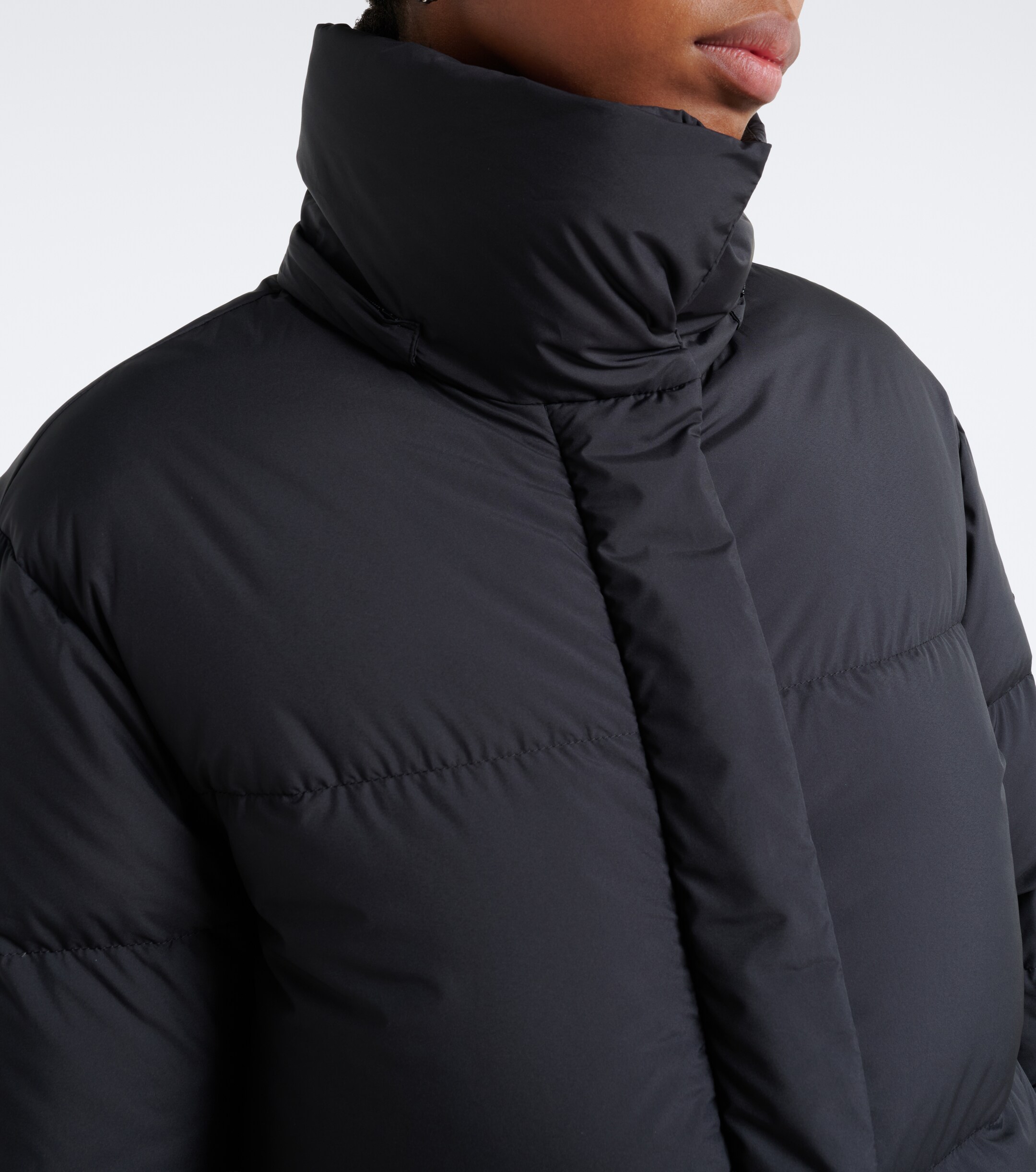 Moncler Moncler Ornement tie-neck down coat