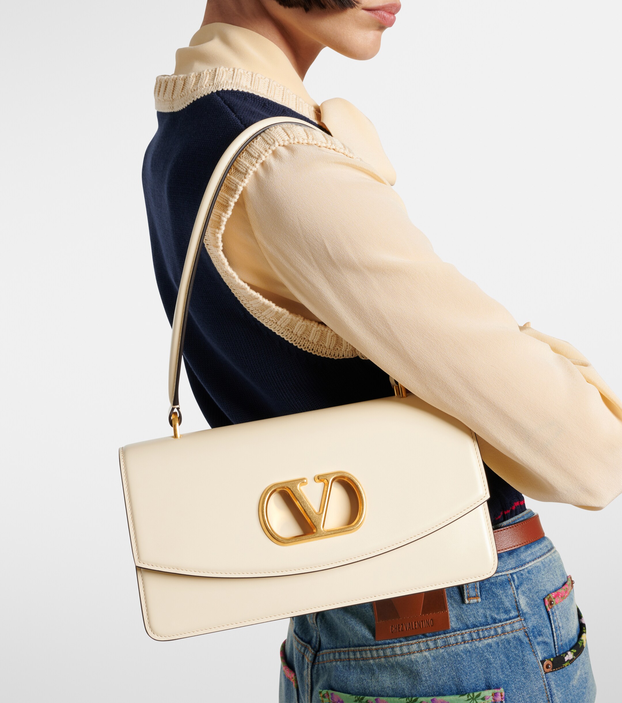 Valentino Garavani Vain VLogo leather shoulder bag thumbnail