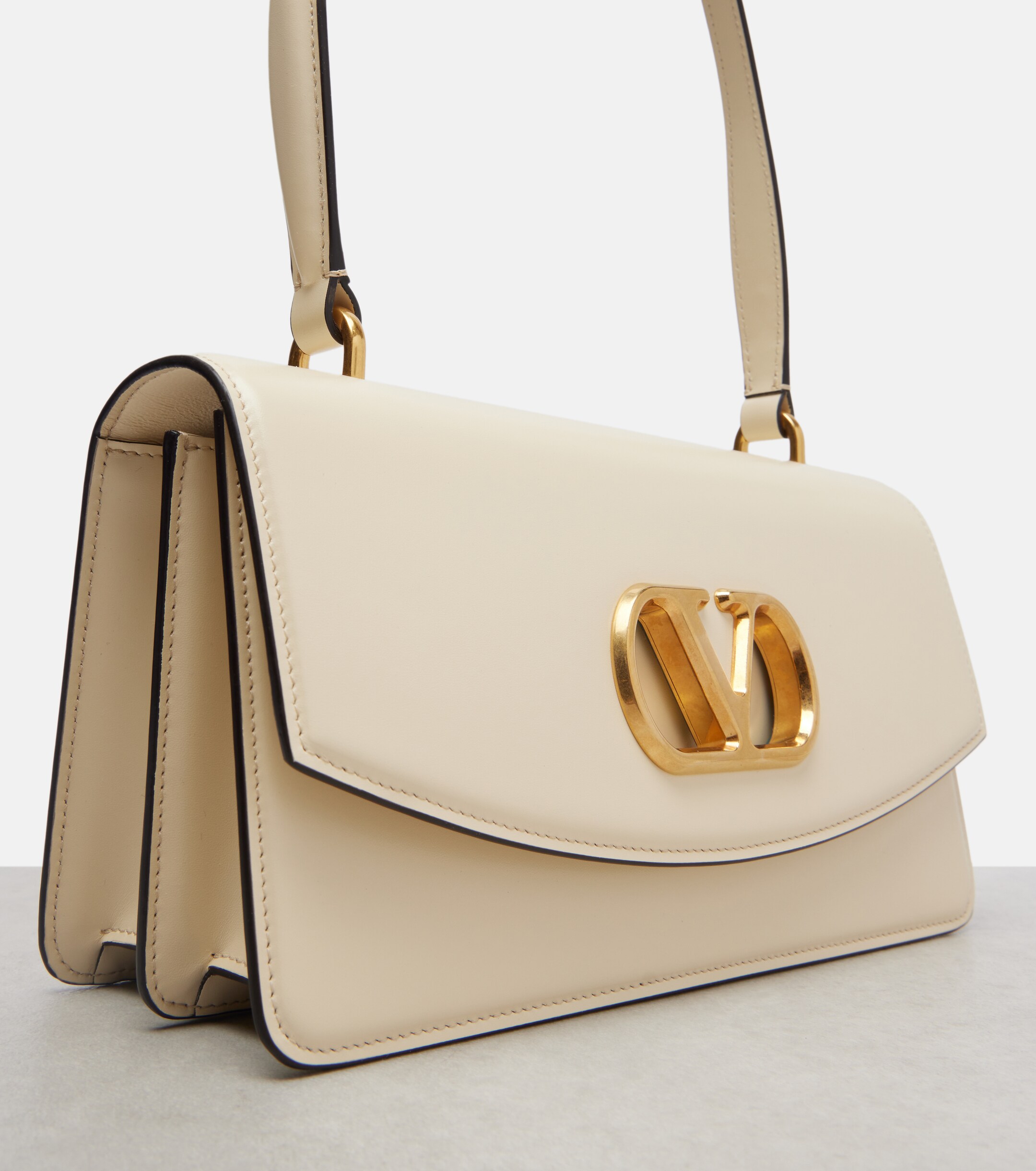 Valentino Garavani Vain VLogo leather shoulder bag thumbnail
