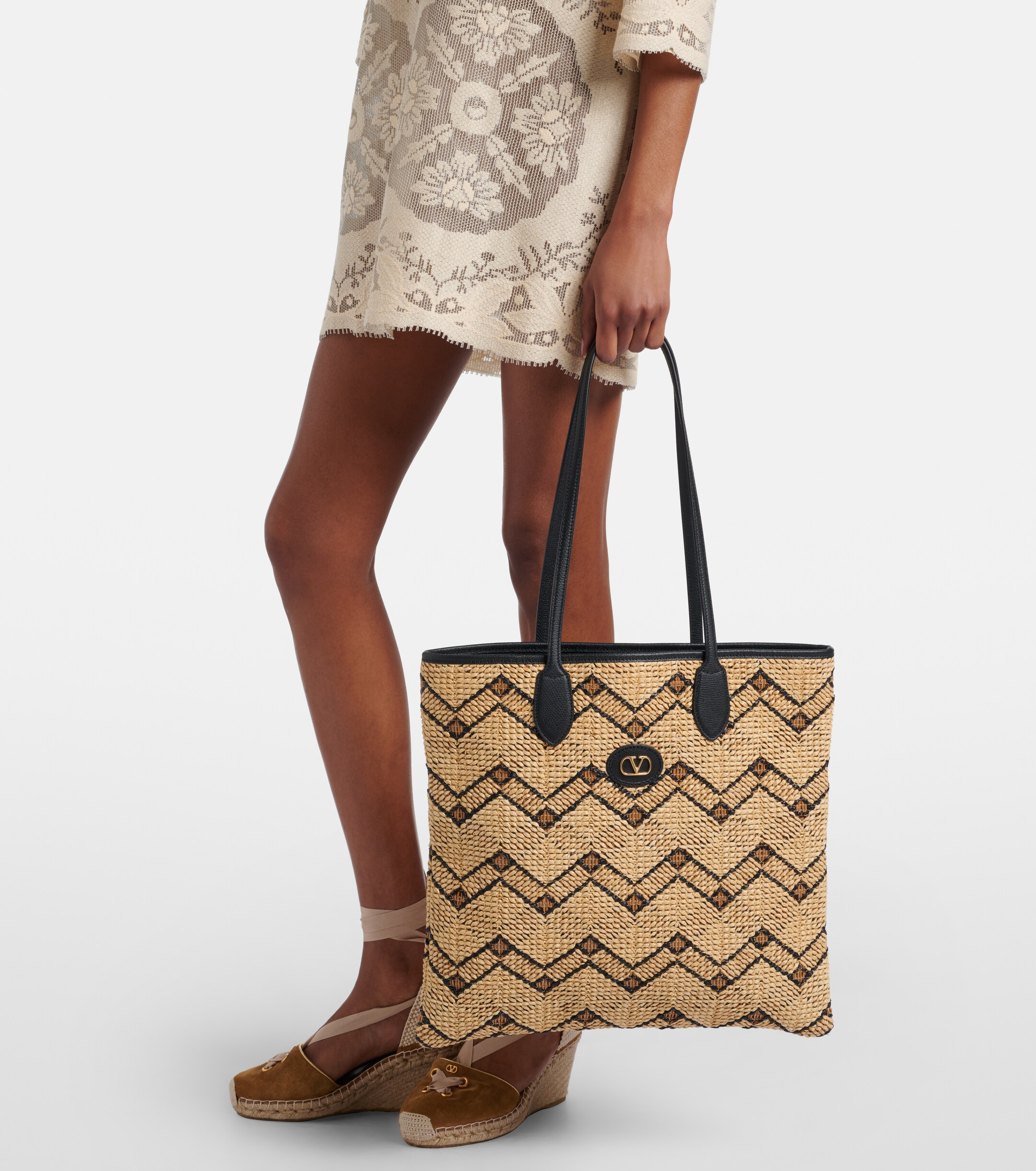Valentino Garavani VLogo N/S Medium raffia tote bag thumbnail