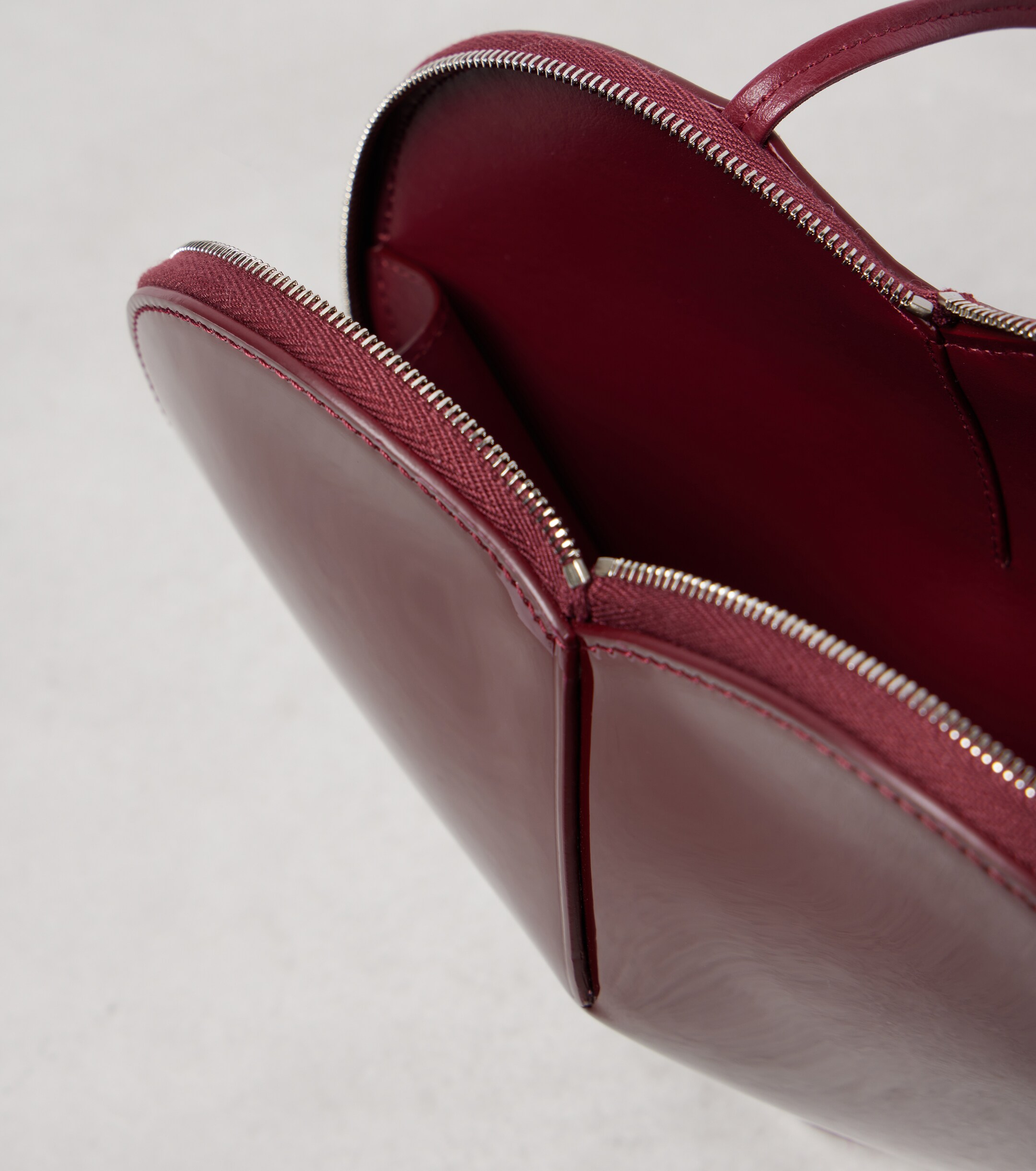 Alaïa Le Cœur patent leather crossbody bag