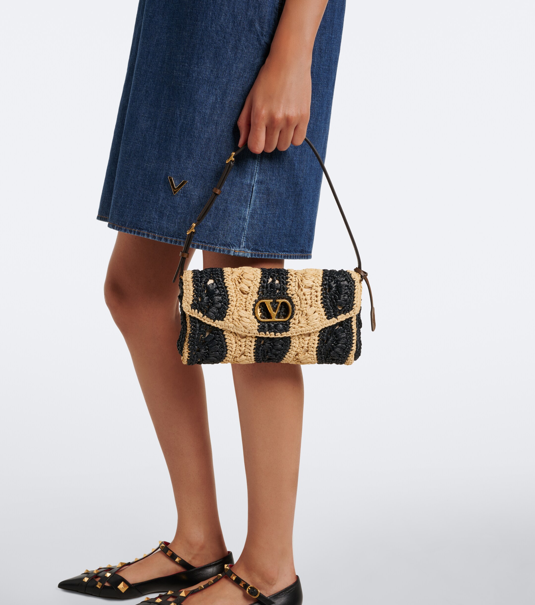 Valentino Garavani DeVain Small raffia-effect shoulder bag thumbnail