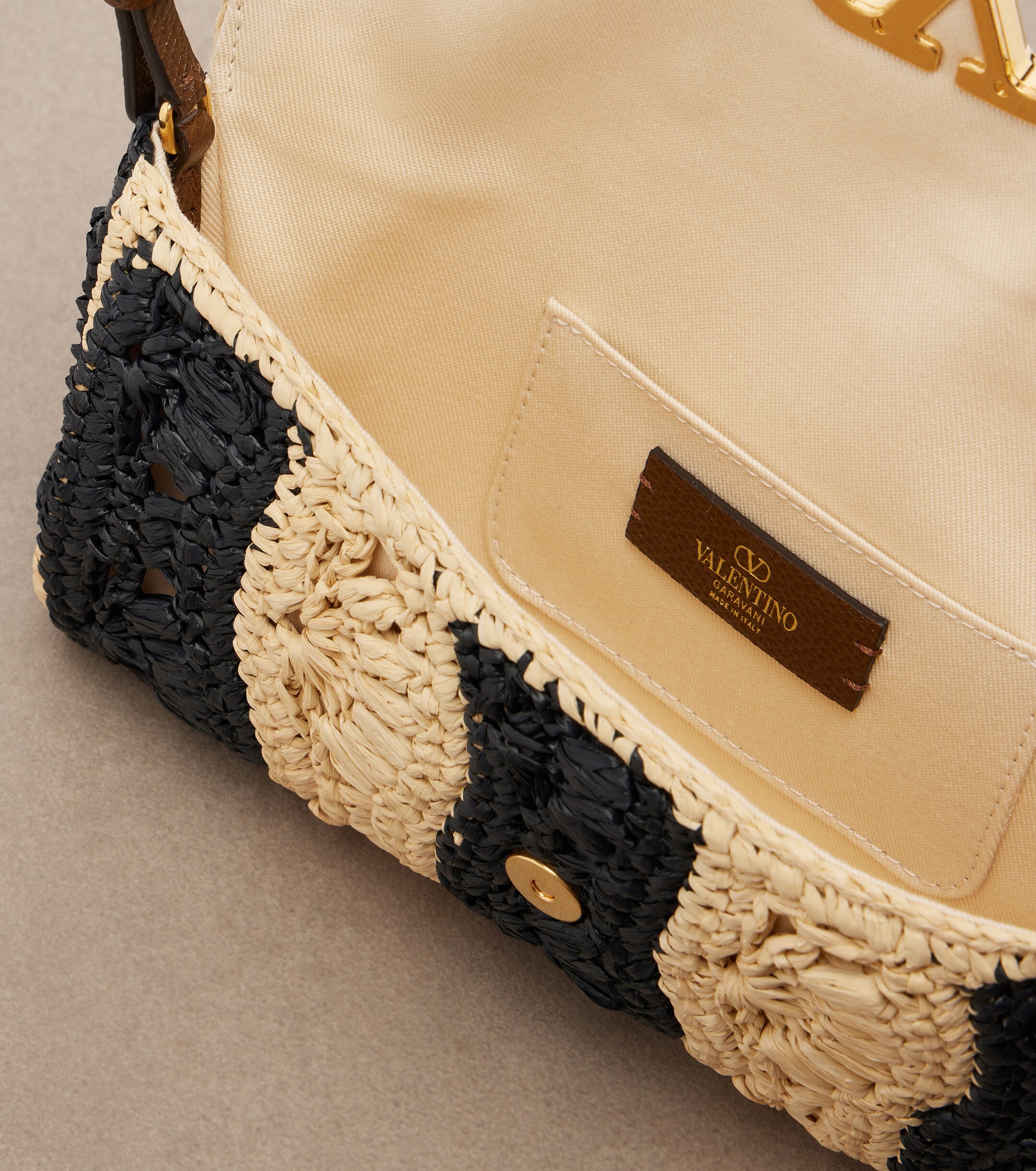 Valentino Garavani DeVain Small raffia-effect shoulder bag thumbnail