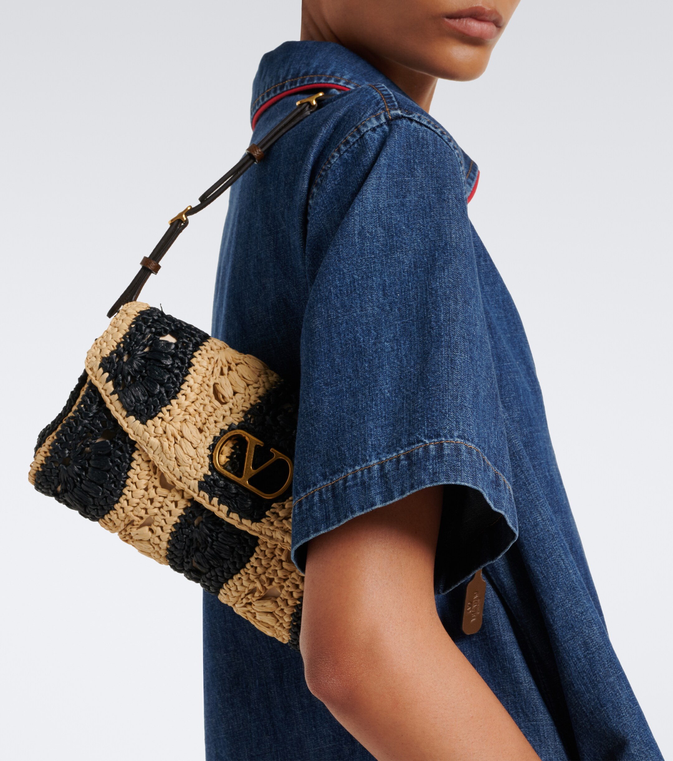 Valentino Garavani DeVain Small raffia-effect shoulder bag thumbnail