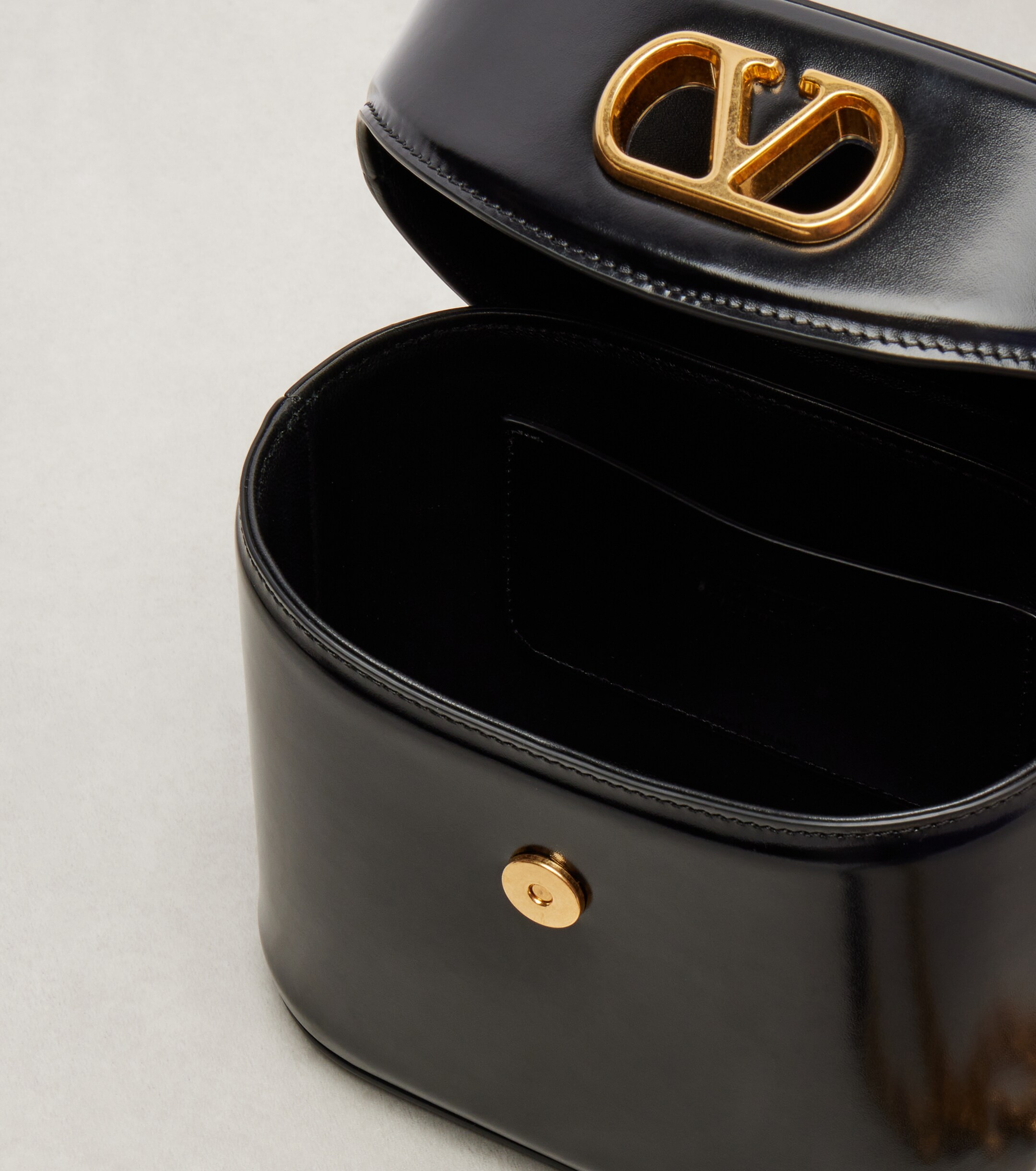 Valentino Garavani Vain VLogo leather vanity bag thumbnail