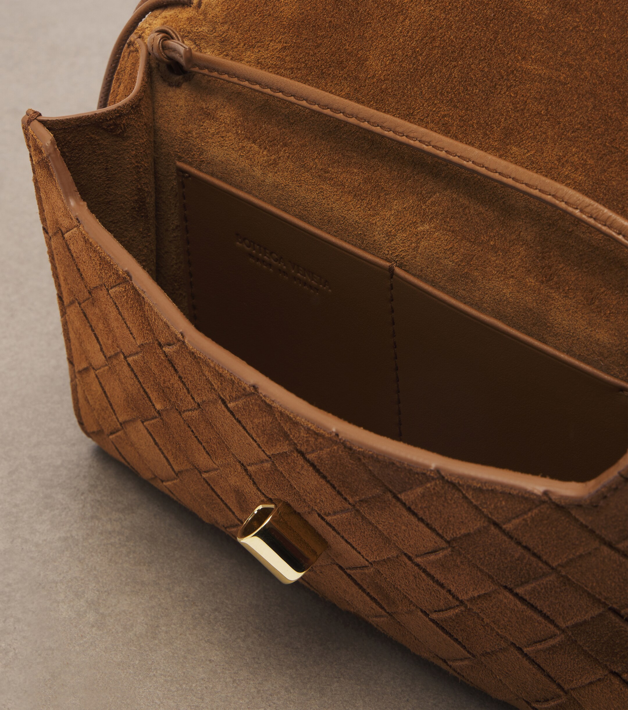 Bottega Veneta Bottega Veneta Andiamo Intrecciato suede pouch with strap
